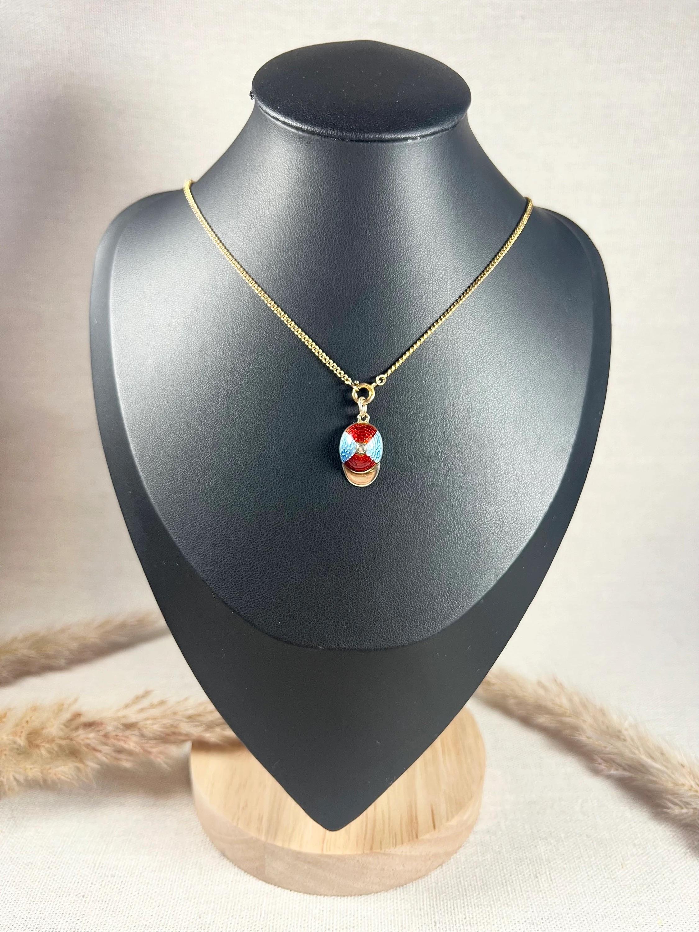 9ct Gold 1960 London Hallmarked Claret & Blue Enamel Jockey's Riding Cap Pendant For Sale 7