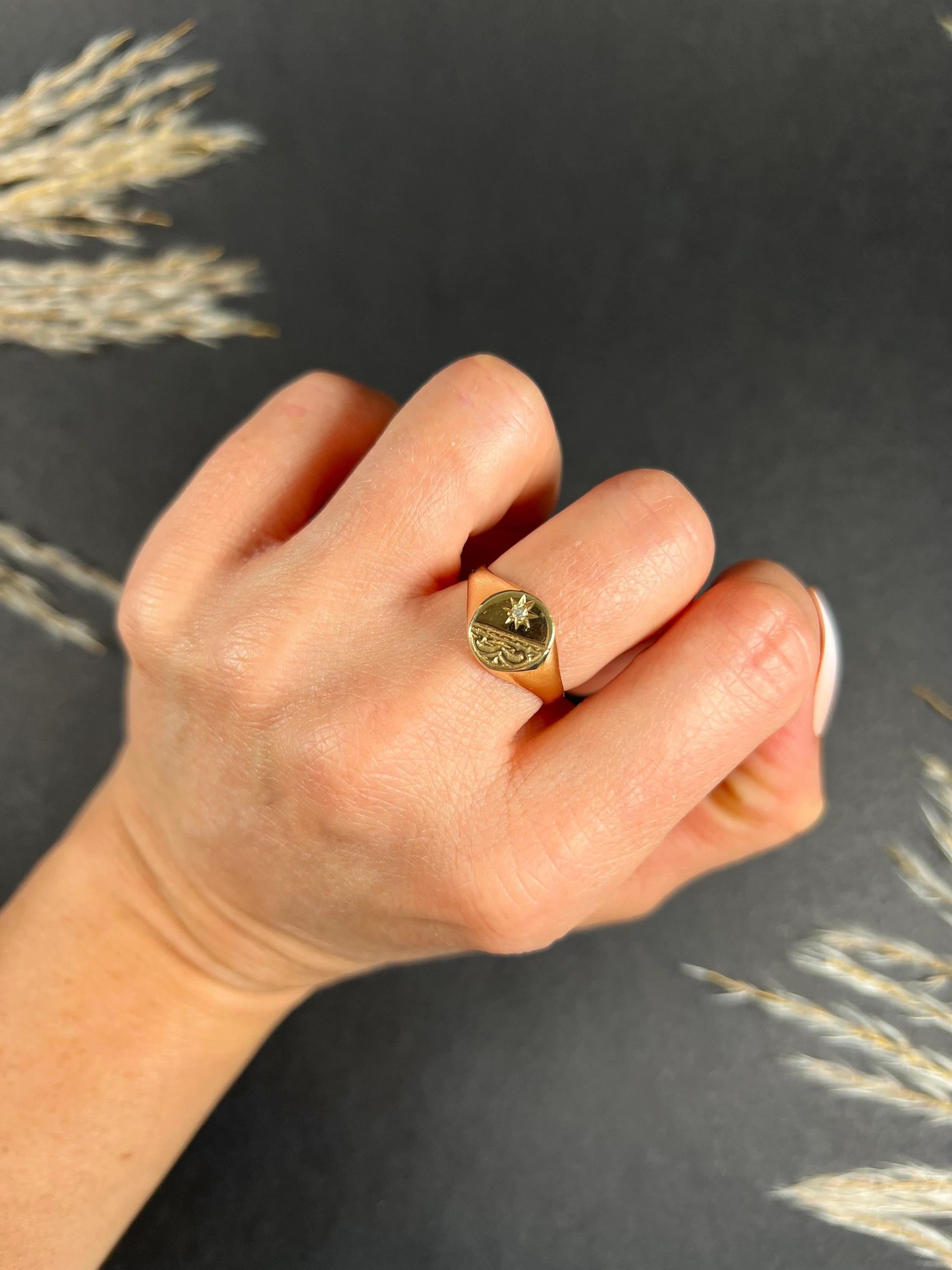 9ct Gold 1990s Sheffield Hallmarked Oval Signet Ring with Star Set Diamond In Good Condition In Brighton, GB