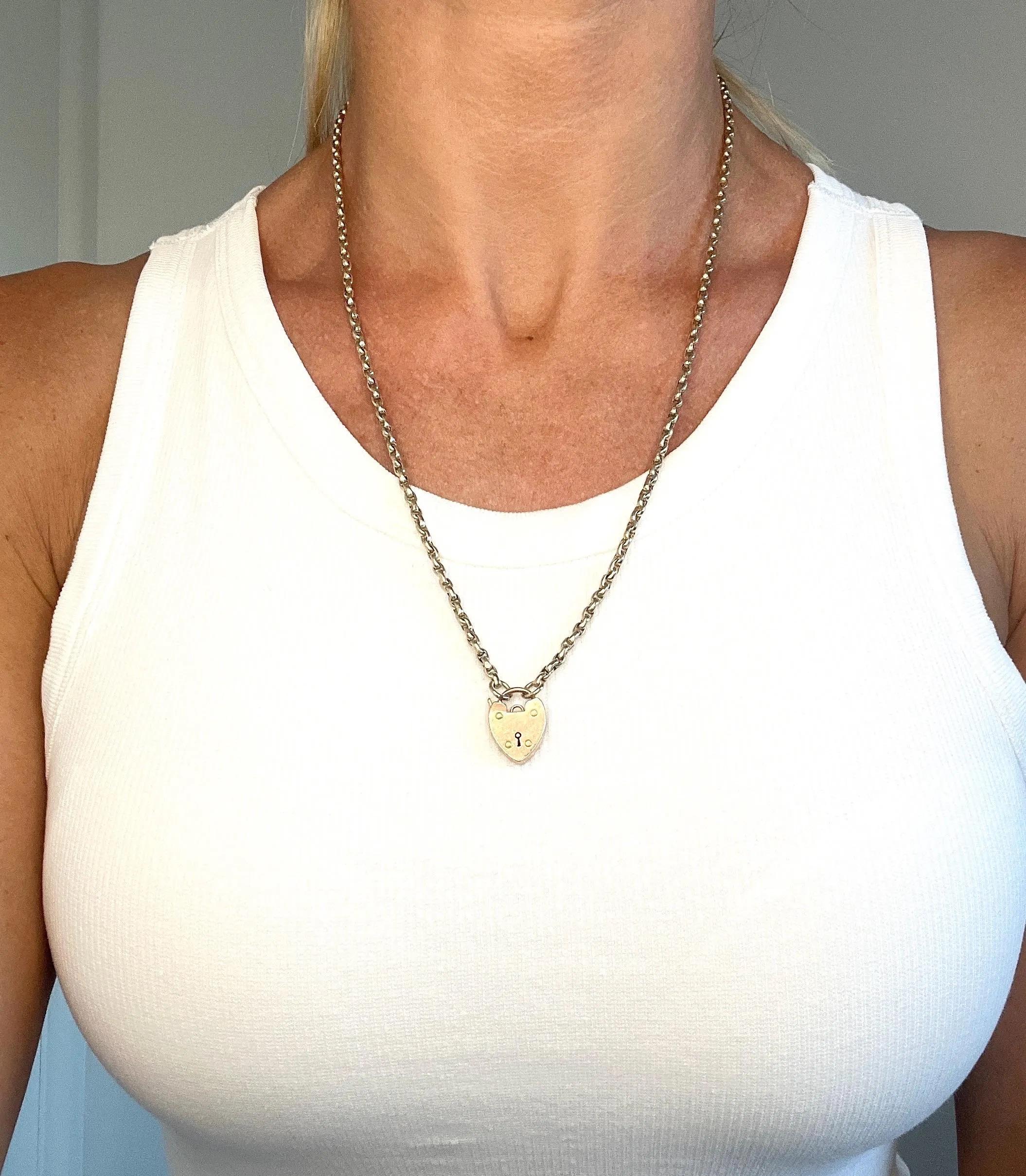 Cadena Belcher ovalada de oro de 9 ct de 22 3/4 pulgadas con cierre de candado de corazón Hallmarked 1901 en venta 6