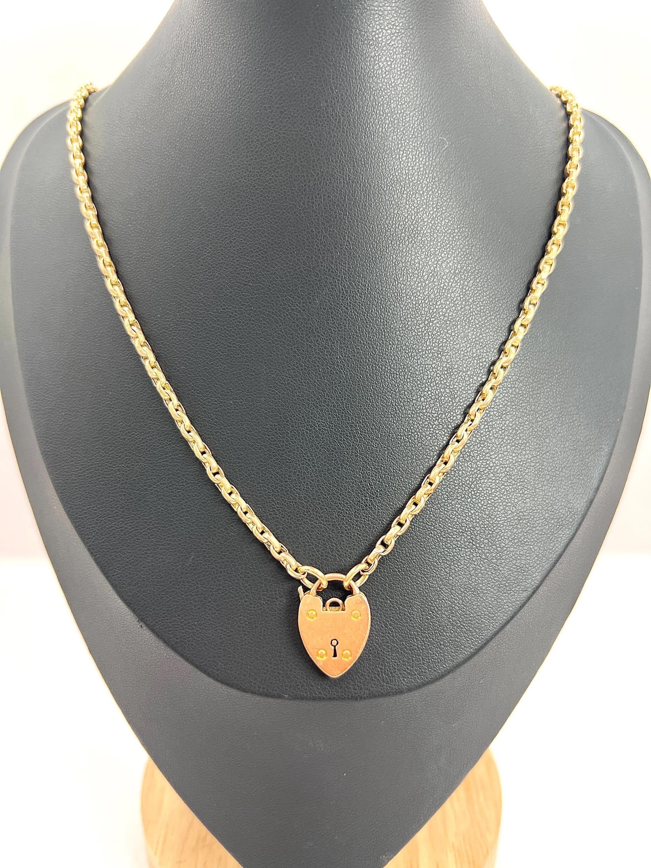 Cadena Belcher ovalada de oro de 9 ct de 22 3/4 pulgadas con cierre de candado de corazón Hallmarked 1901 Eduardiano en venta