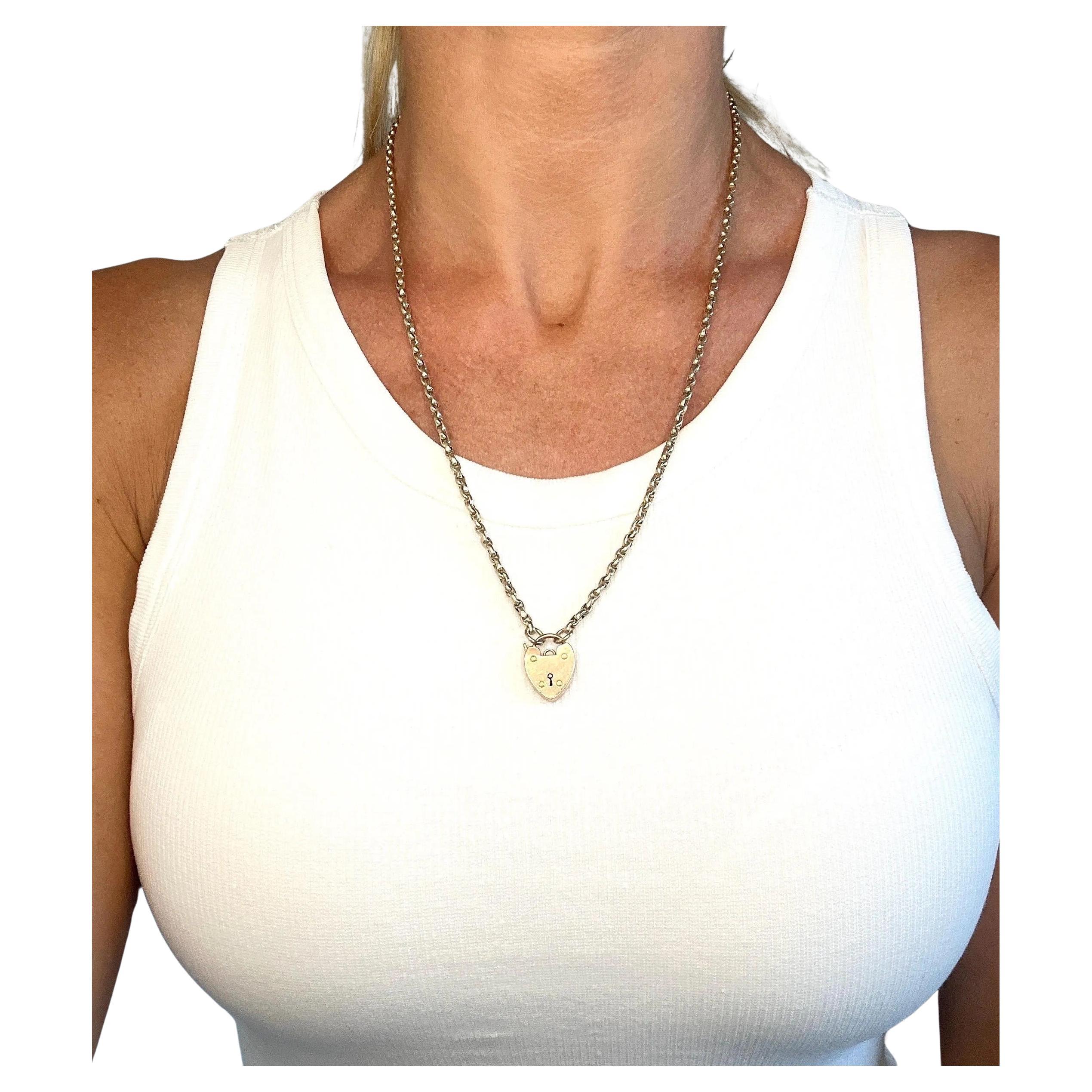 Cadena Belcher ovalada de oro de 9 ct de 22 3/4 pulgadas con cierre de candado de corazón Hallmarked 1901 en venta