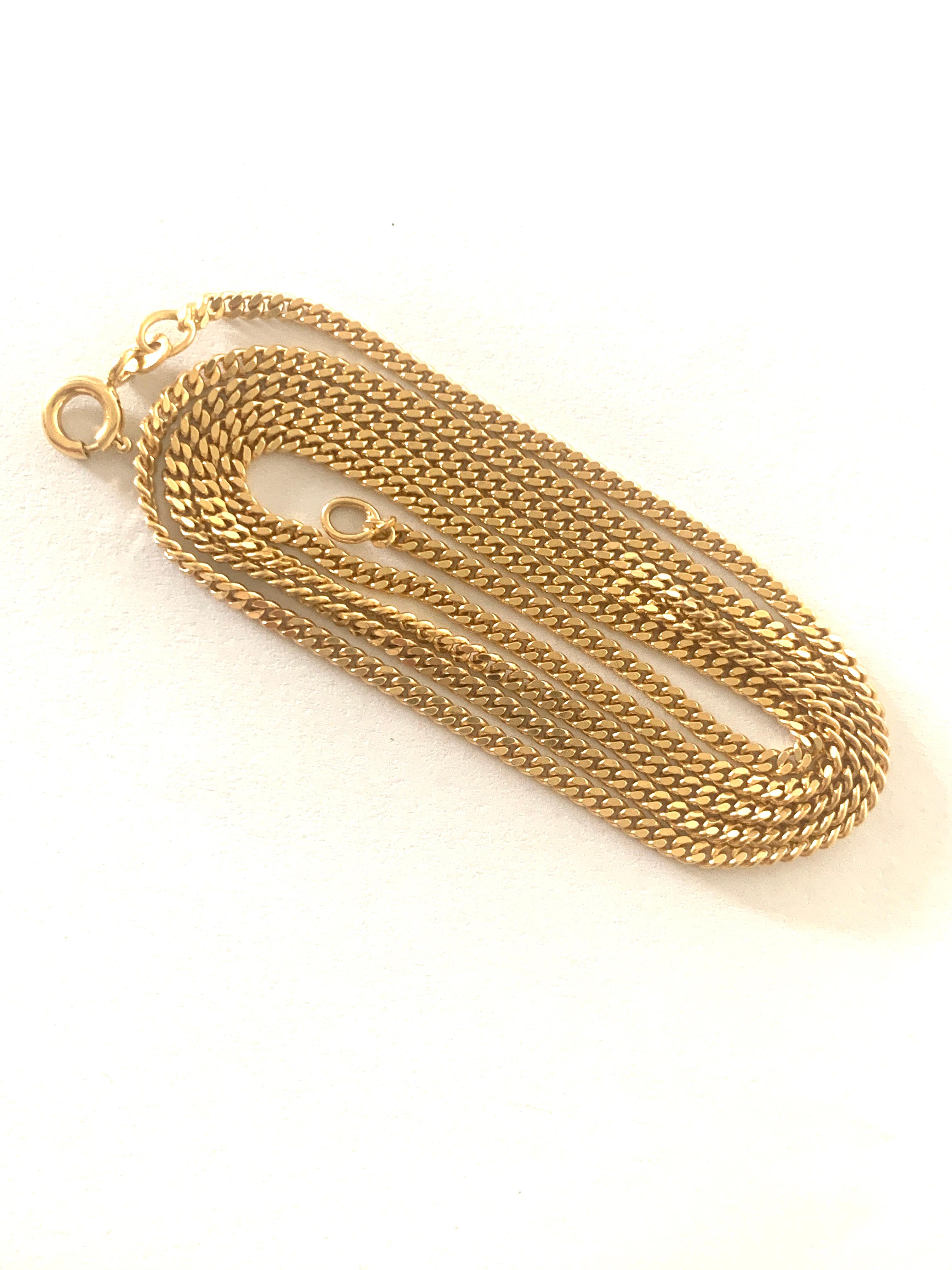 Beautiful
9ct Gold Curb Chain
by Italian Goldsmiths Unoaerre
Circa 1980s
Length 24 Inches
Thickness 2.5 mm
Weight 7.64 grams
Condition : Like New 