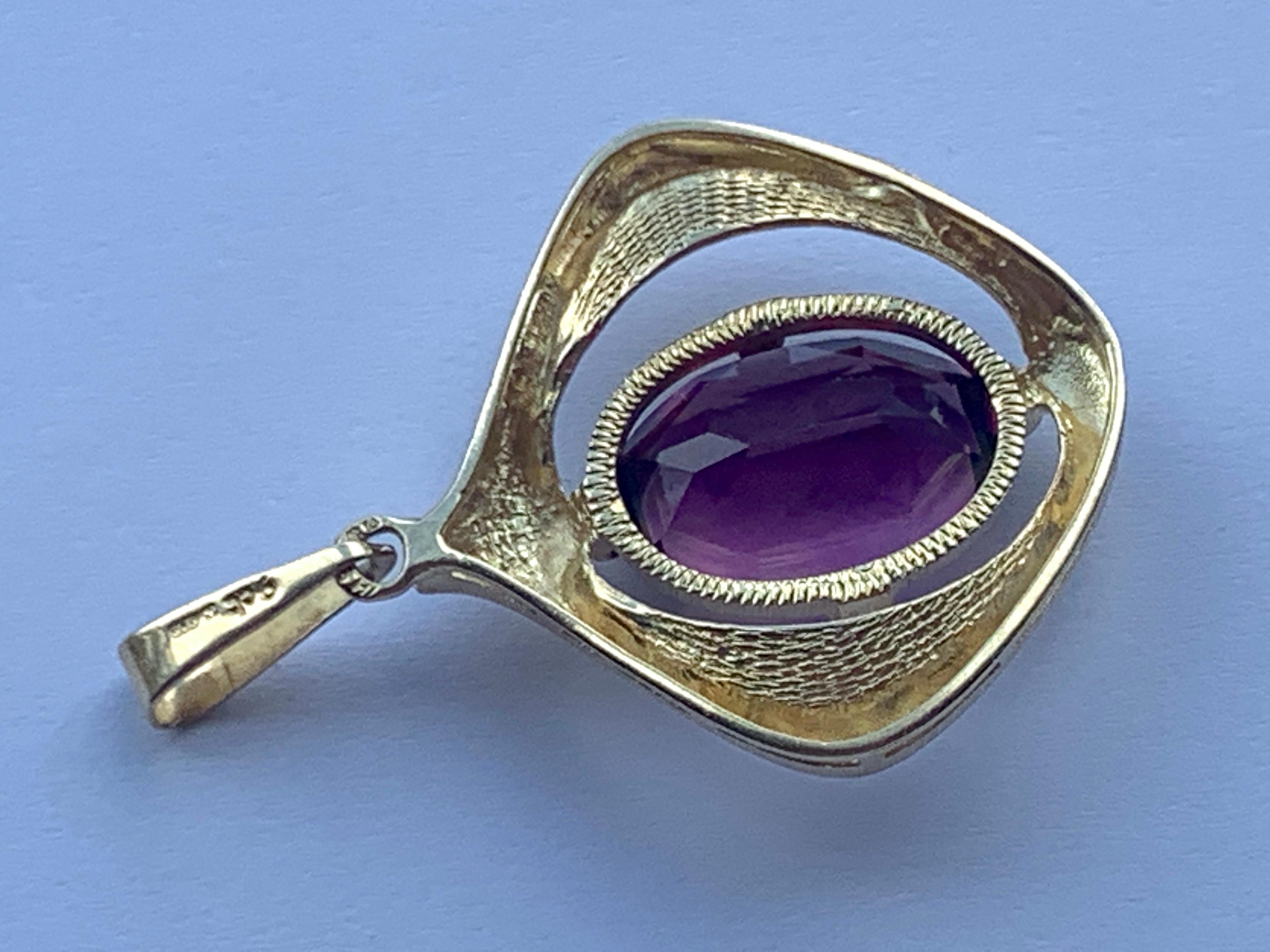 9ct Gold Amethyst Pendant 1970s by Hermann Siersbol In Excellent Condition For Sale In London, GB