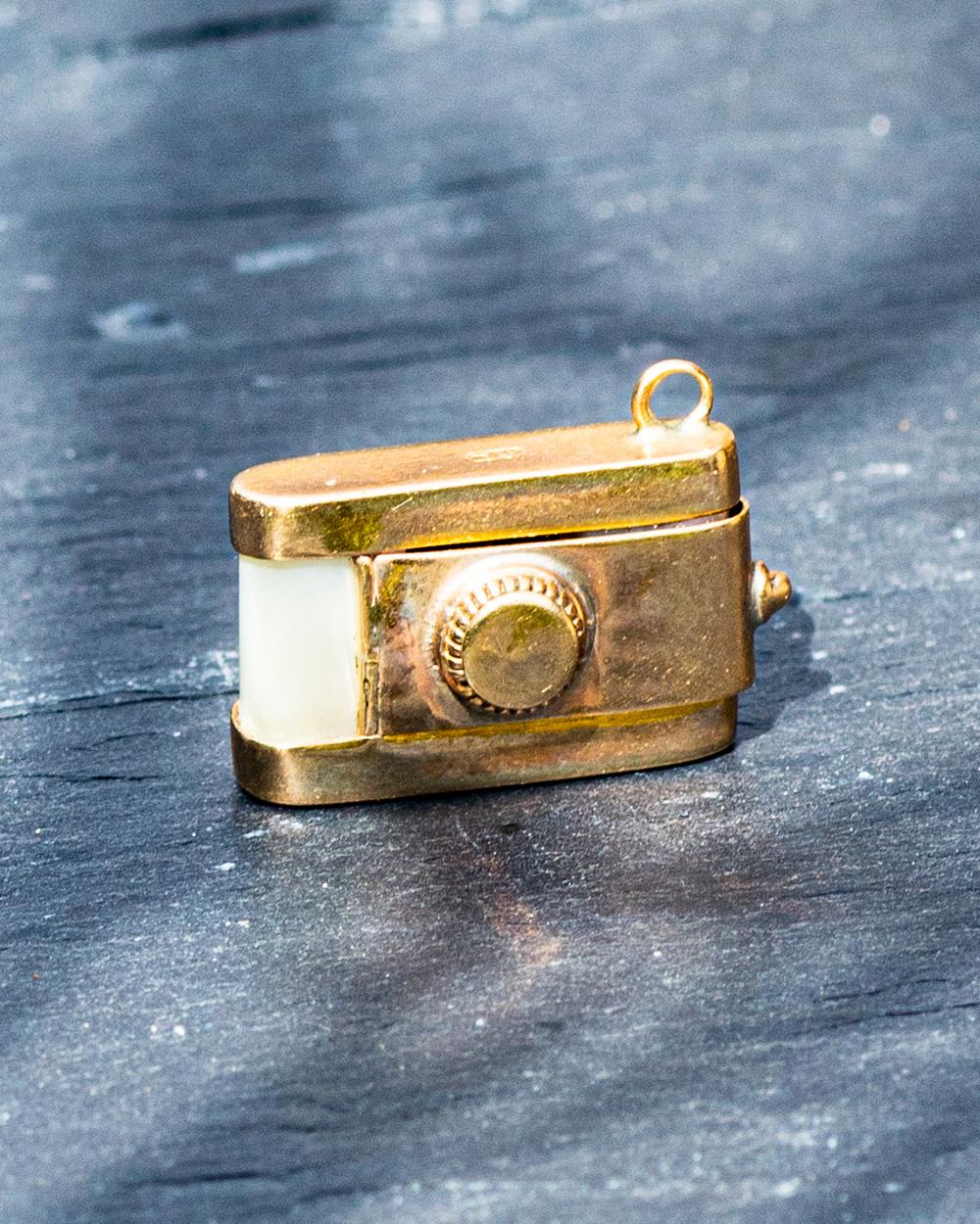 9ct gold and mother pearl opening camera pendant/charm 