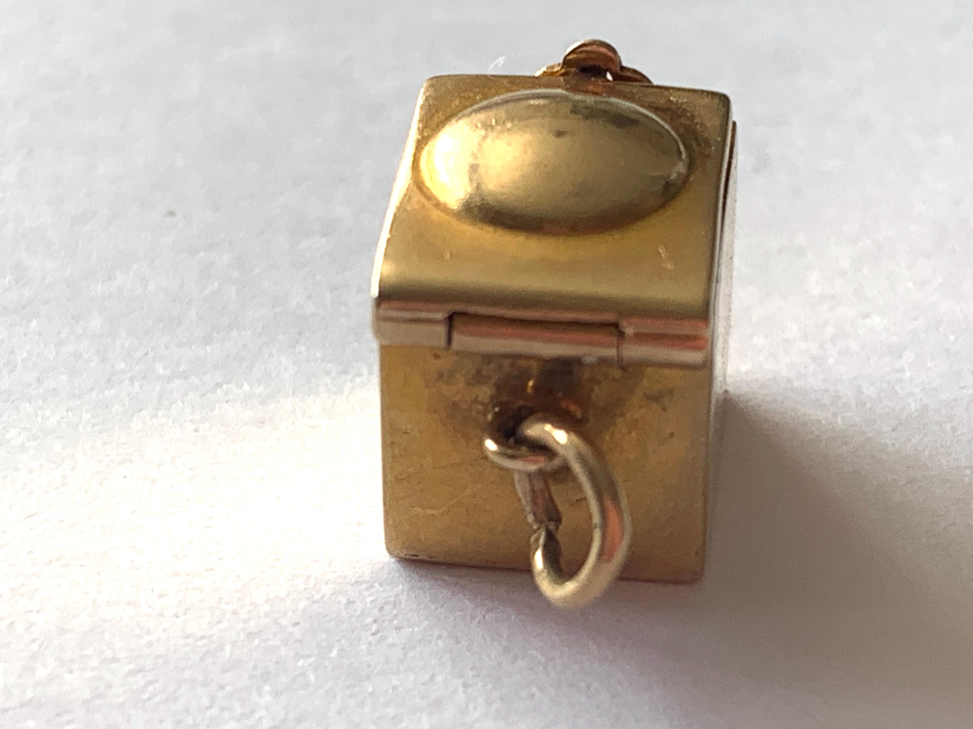 Victorien Breloque pop up diable ancienne en or 9 carats en vente