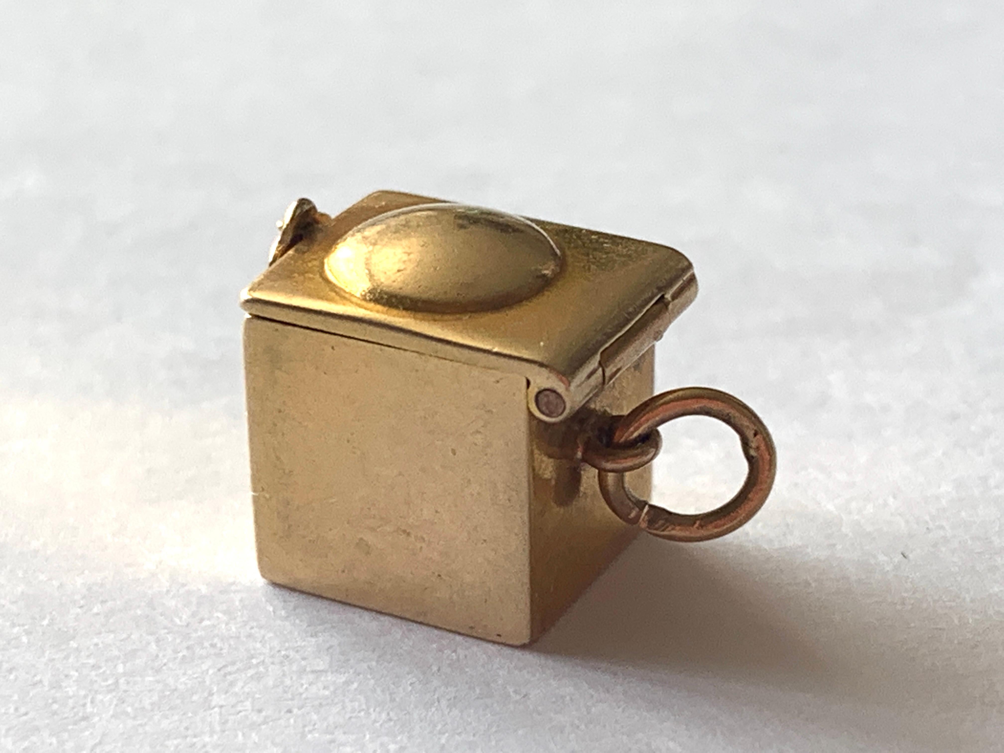 9ct Gold Antique Devil Pop Up Charm In Good Condition For Sale In London, GB