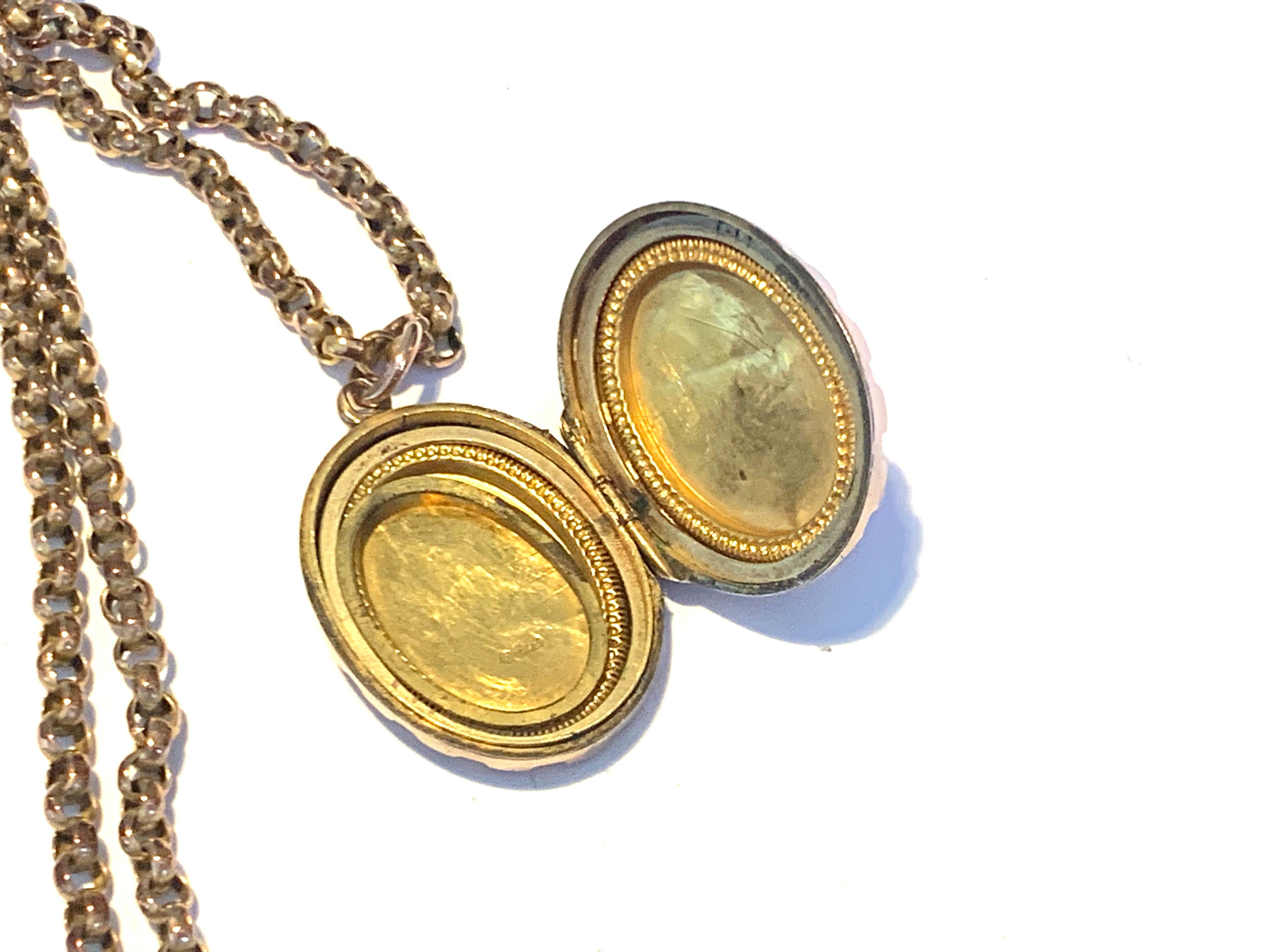 9ct Gold Antique Locket & Chain For Sale 6