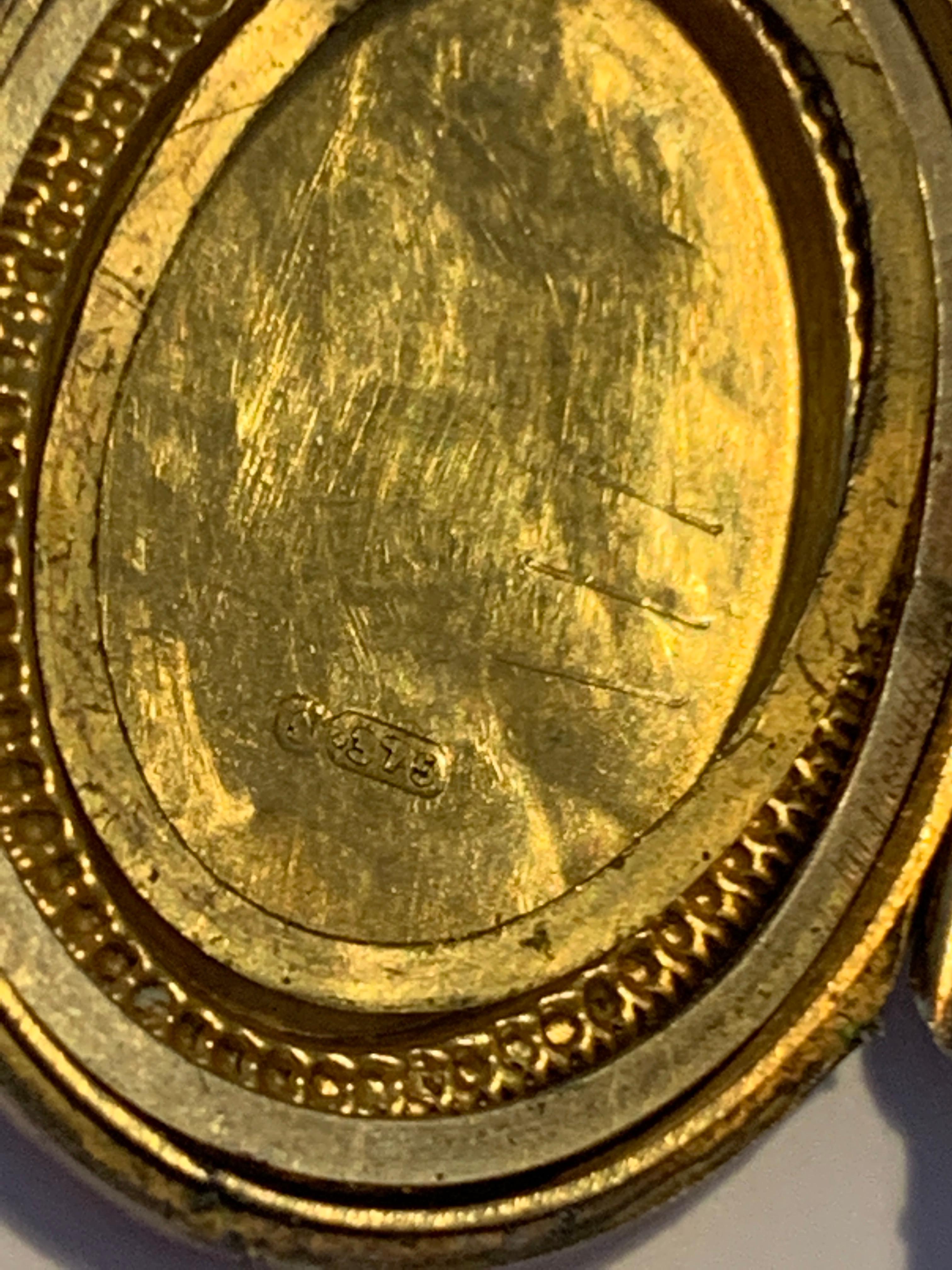 Medaglione e catena antichi in oro 9ct in vendita 7