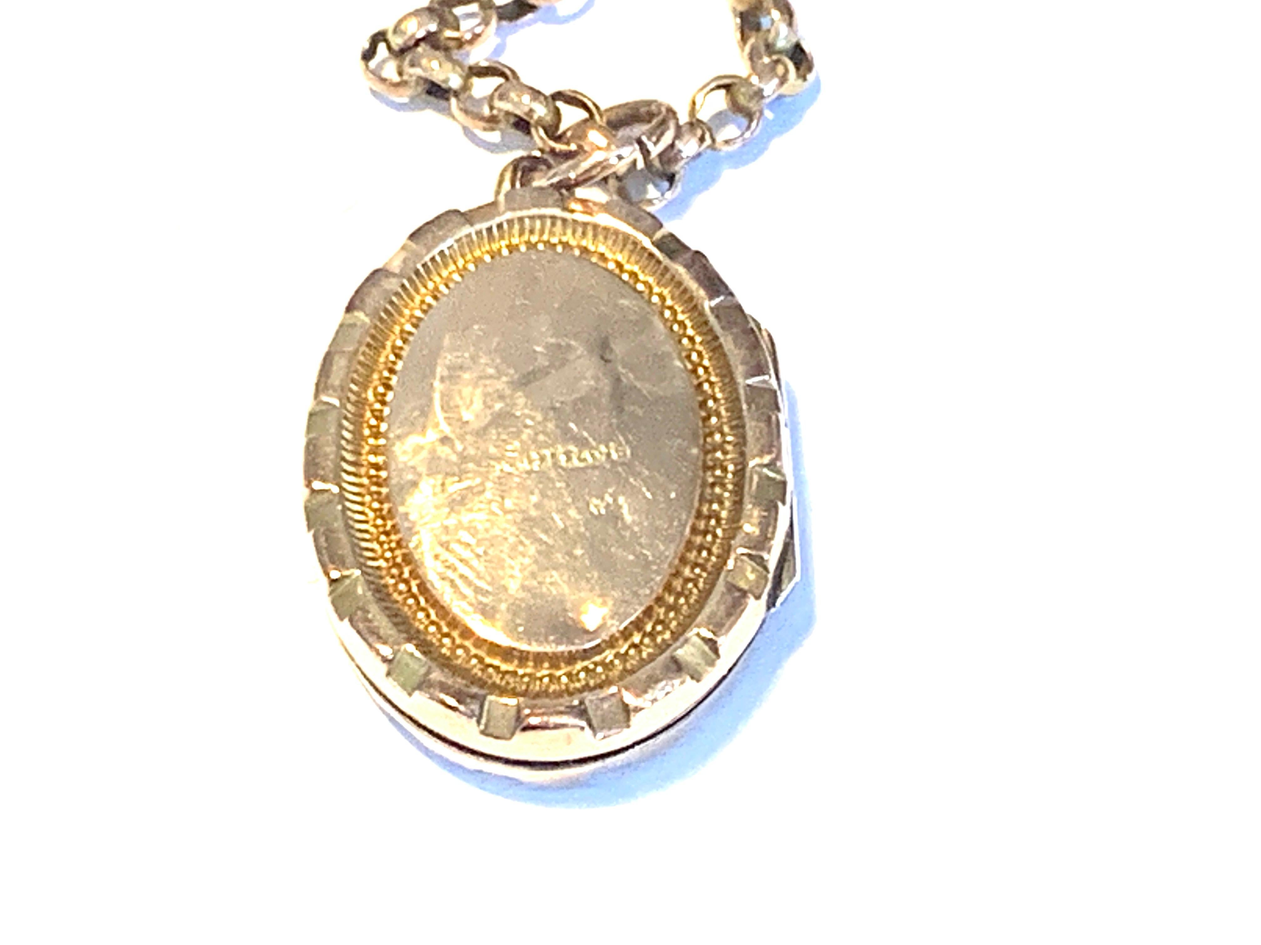 9ct Gold Antique Locket & Chain For Sale 8