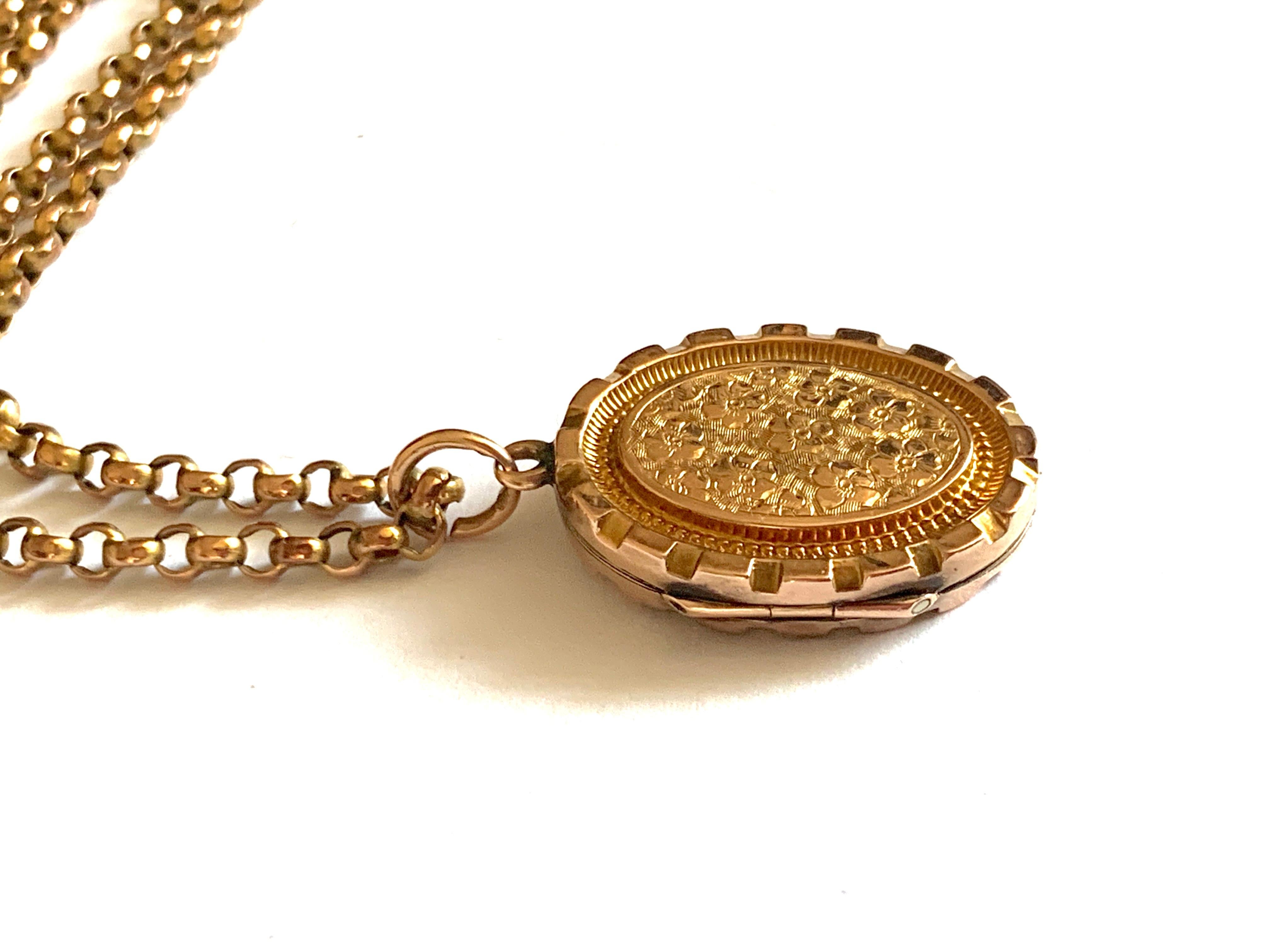 9ct Gold Antique Locket & Chain In Good Condition For Sale In London, GB