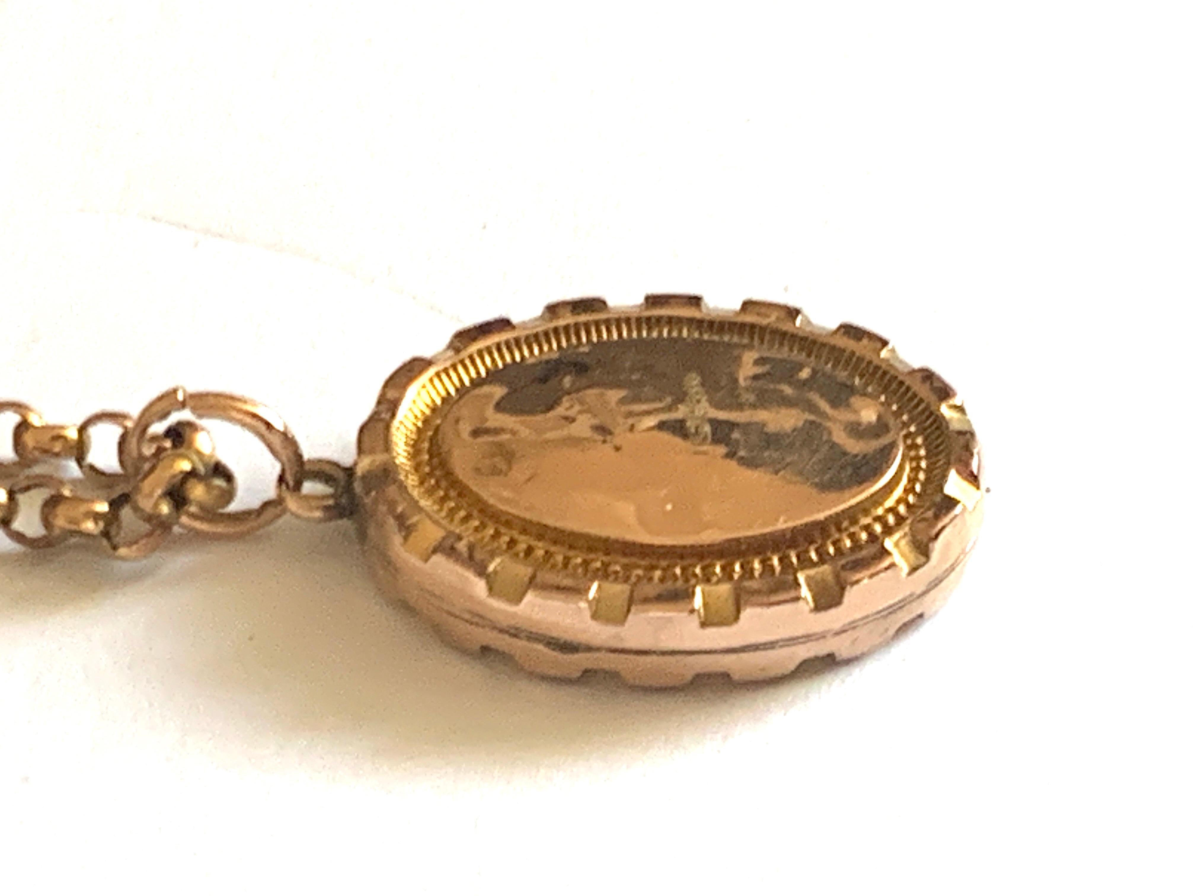 Medaglione e catena antichi in oro 9ct in vendita 2