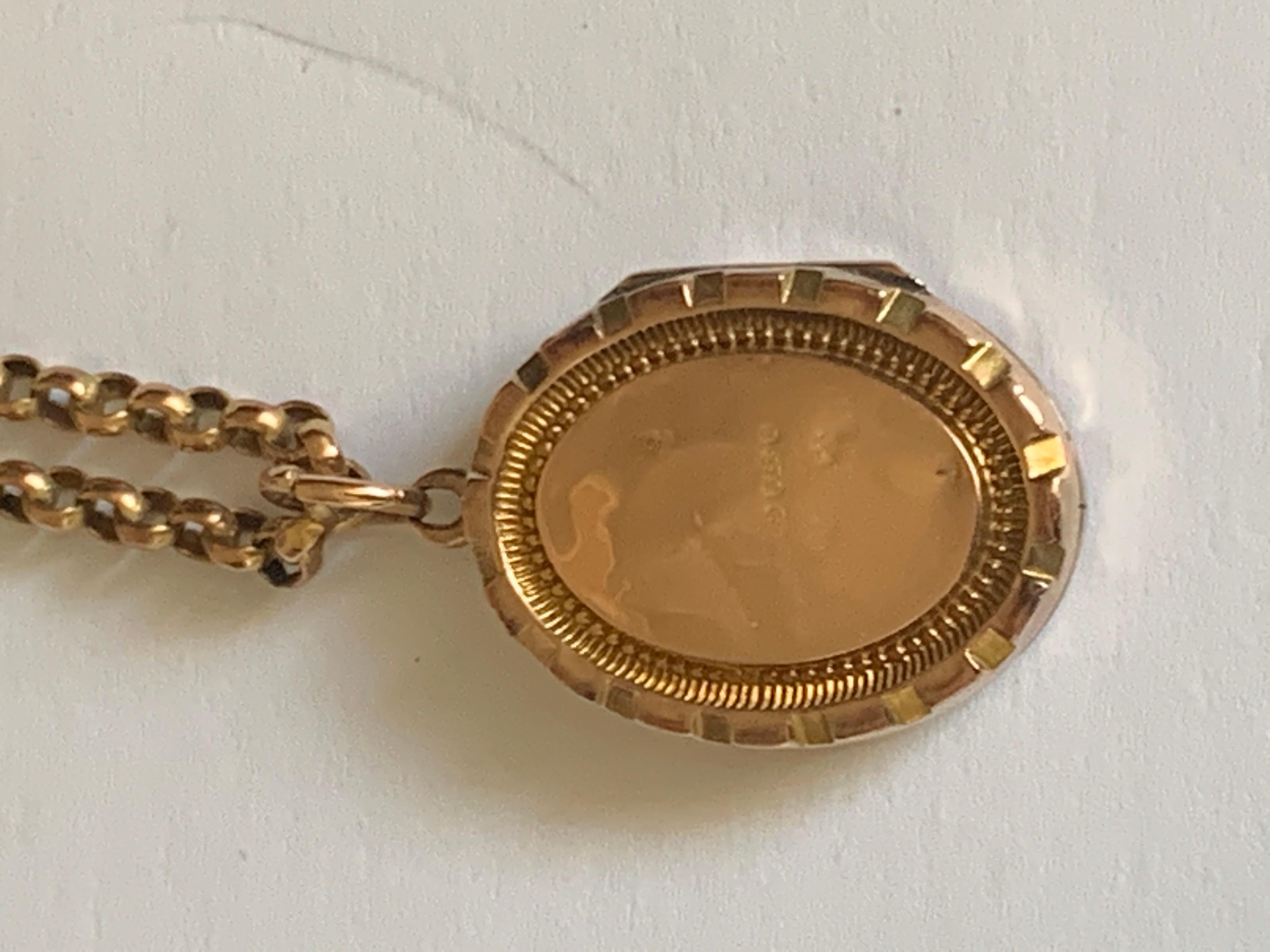9ct Gold Antique Locket & Chain For Sale 3