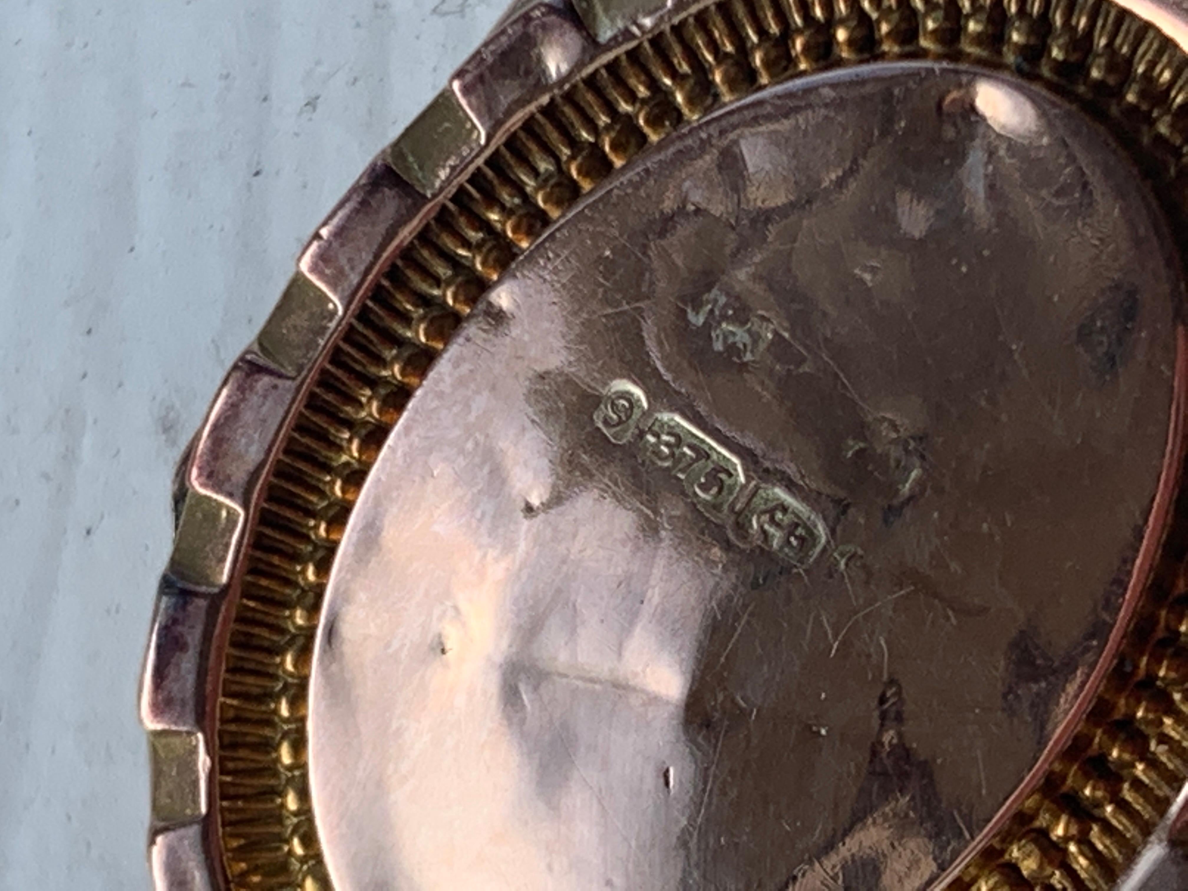 Medaglione e catena antichi in oro 9ct in vendita 4