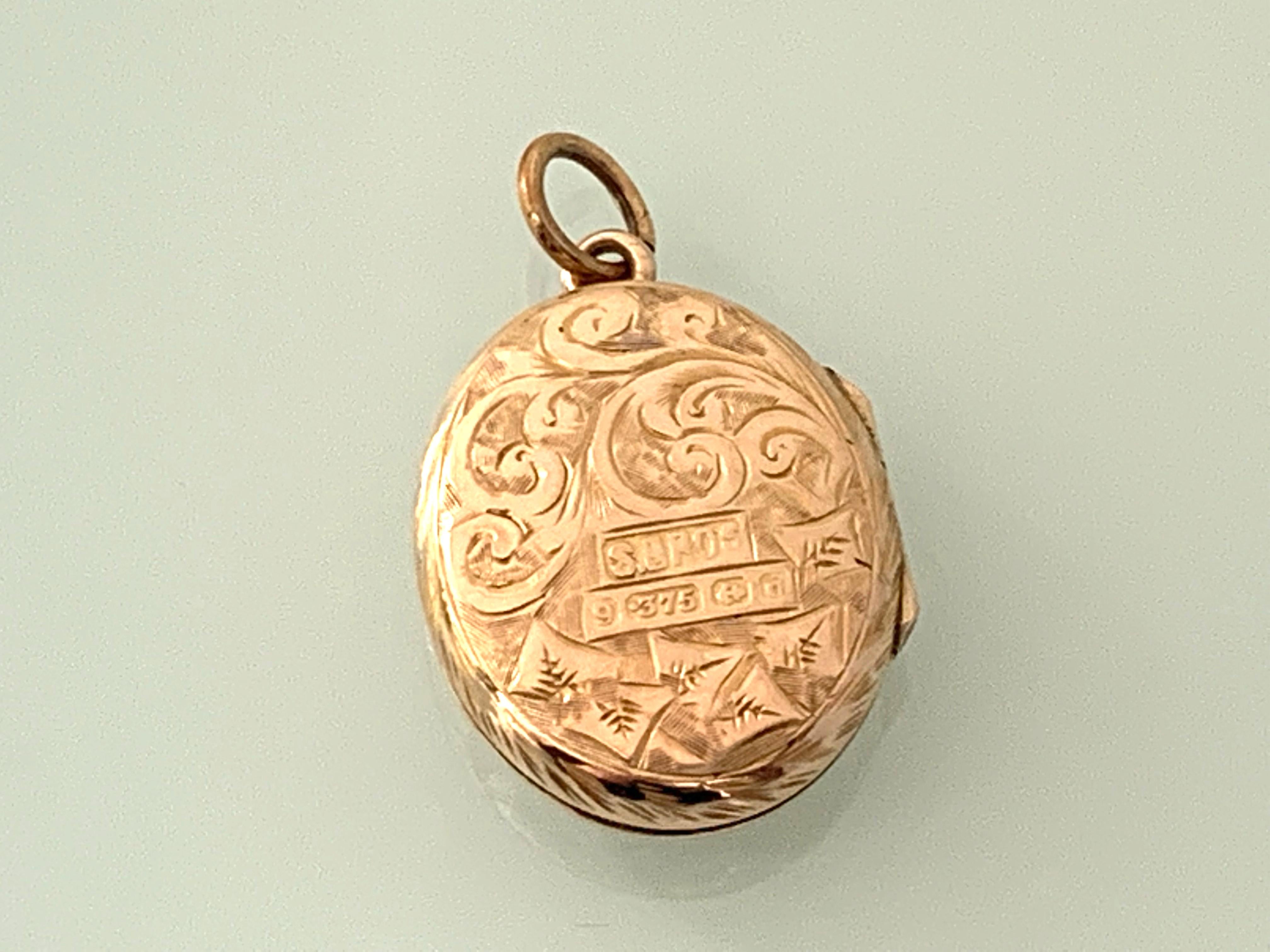 9ct Gold Antique all over Floral Engraved Locket
Hand Engraved
Fully Hallmarked 
Birmingham Date letter 