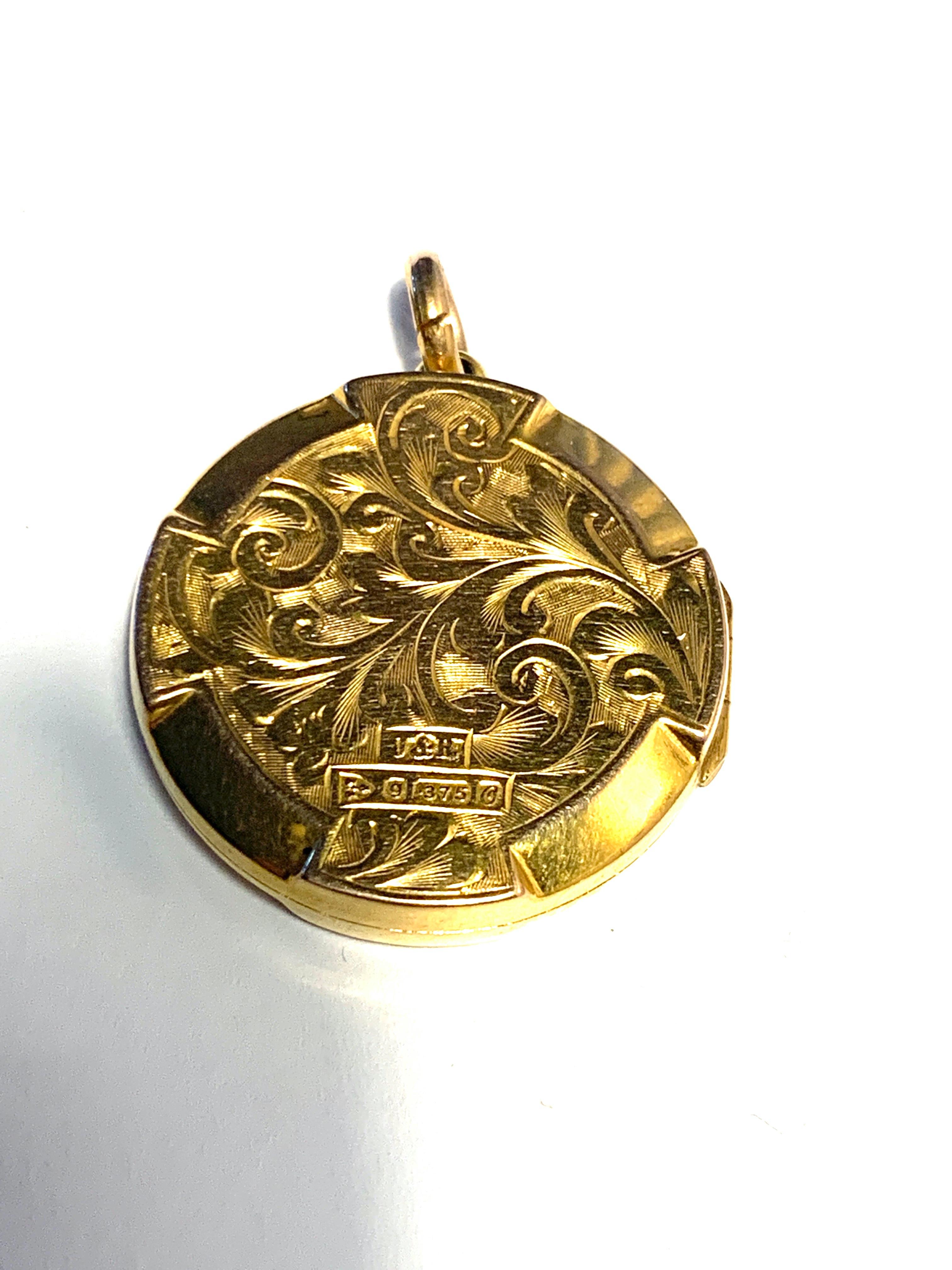 9ct Gold Antique Locket In Good Condition For Sale In London, GB