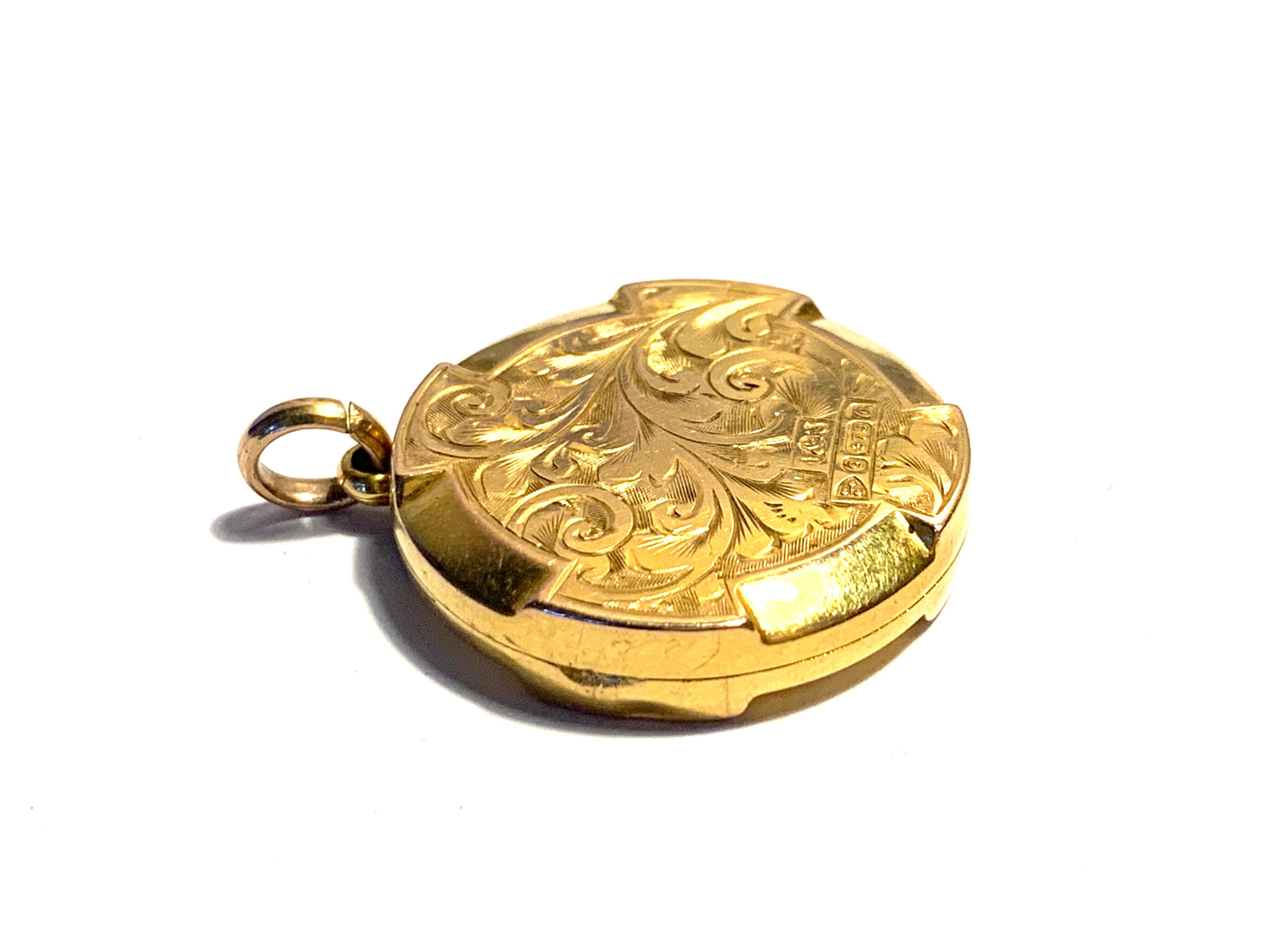 9ct Gold Antique Locket In Good Condition For Sale In London, GB