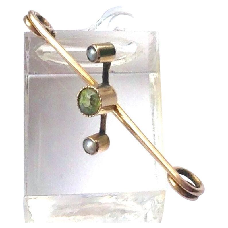 9ct Gold Antique Pearl & Green Stone Pin For Sale