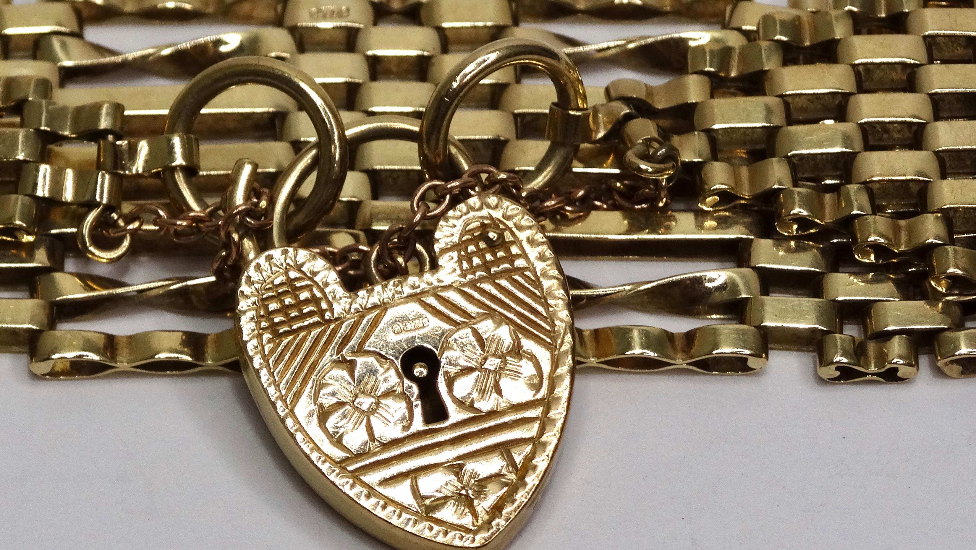 Women's or Men's 9ct Gold Antique Victorian Heart Padlock Bracelet For Sale