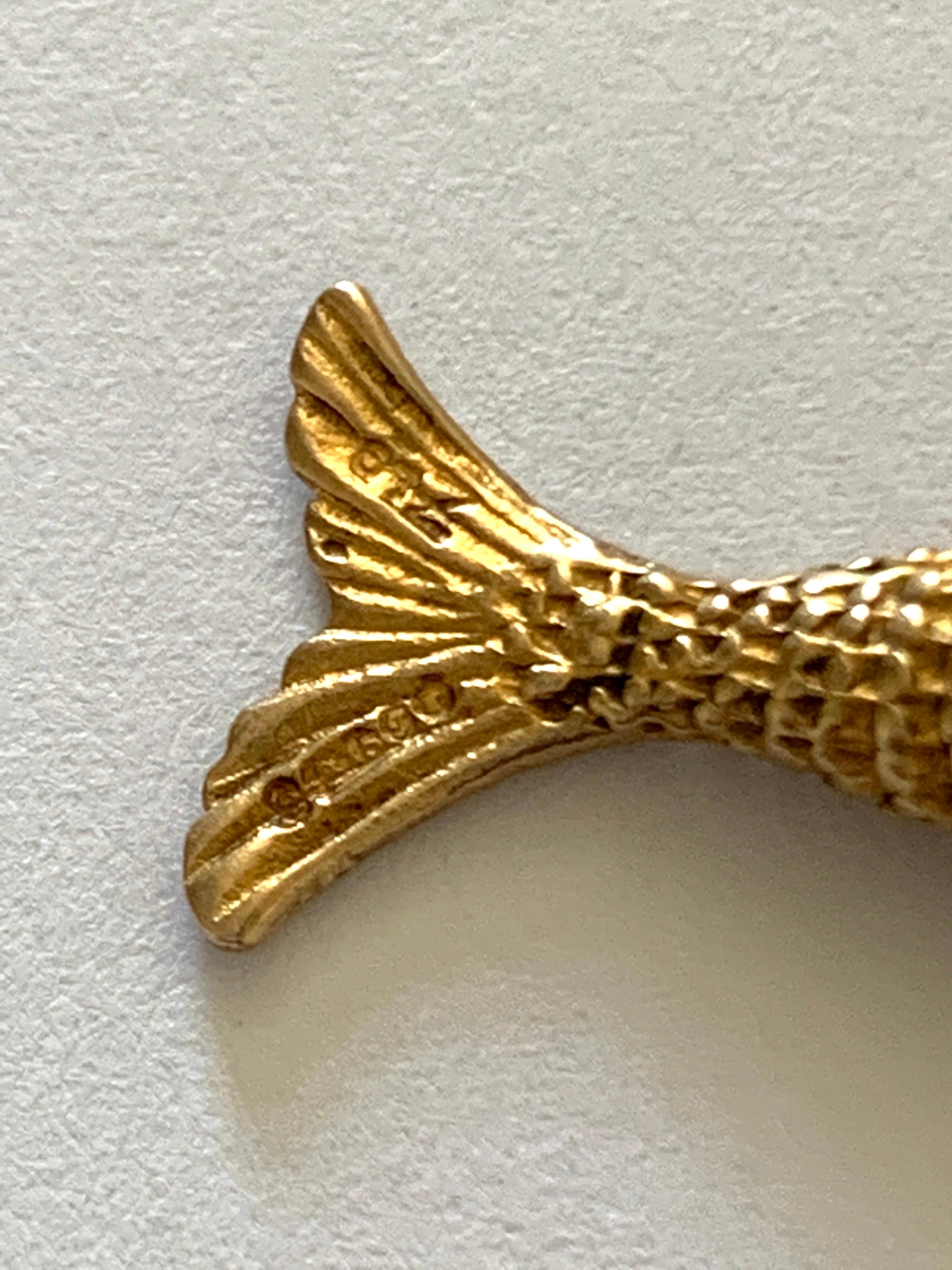 Women's or Men's 9ct Gold Articulated Fish Pendant For Sale