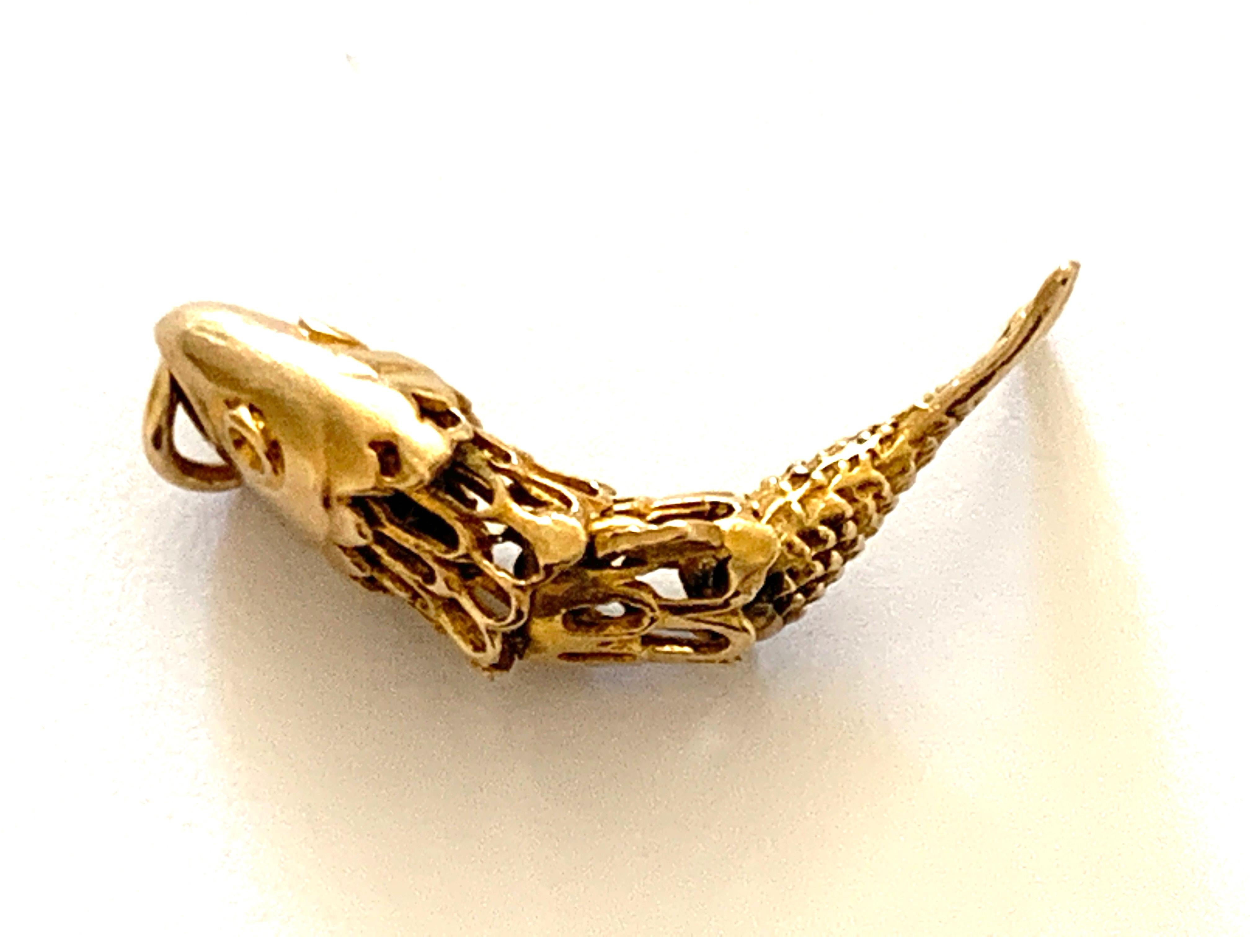 9ct Gold Articulated Fish Pendant For Sale 2