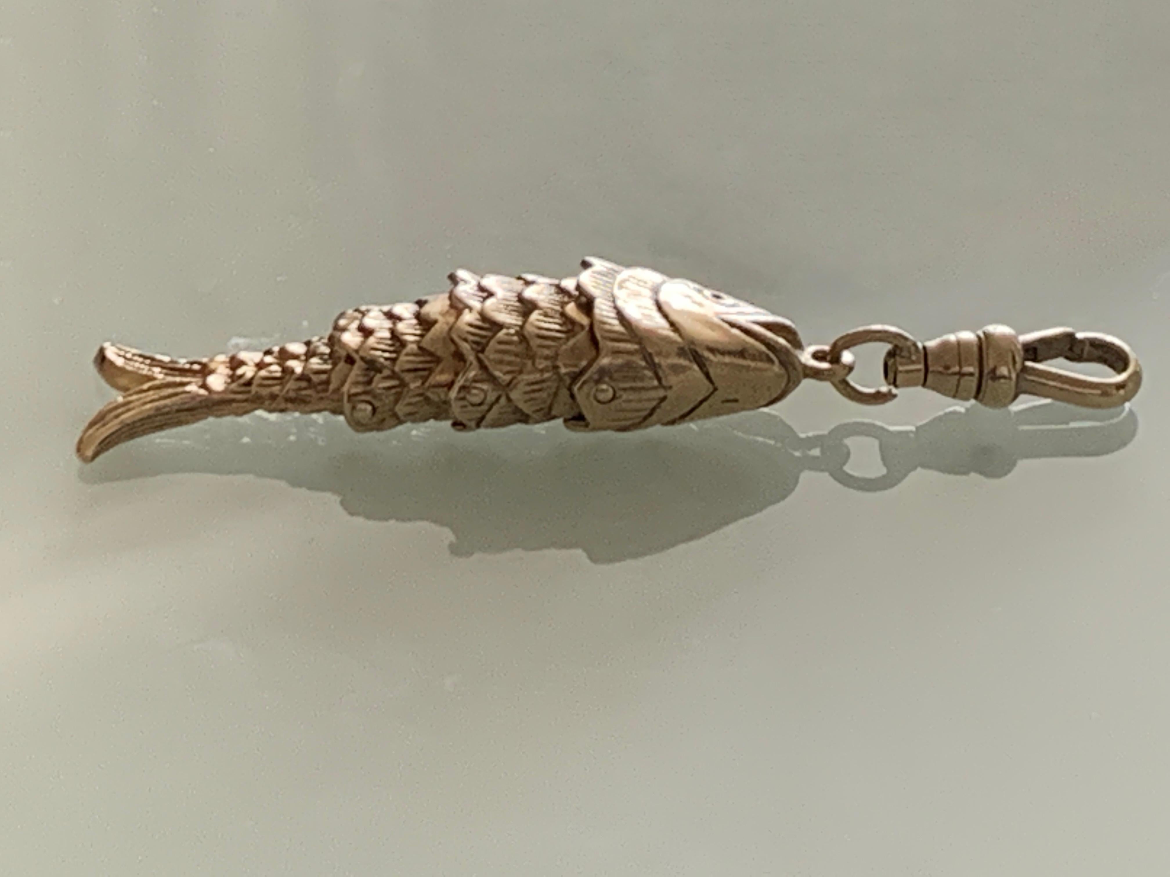 Artikulierter Fisch aus 9 Karat Gold mit Anhängerschließe 6