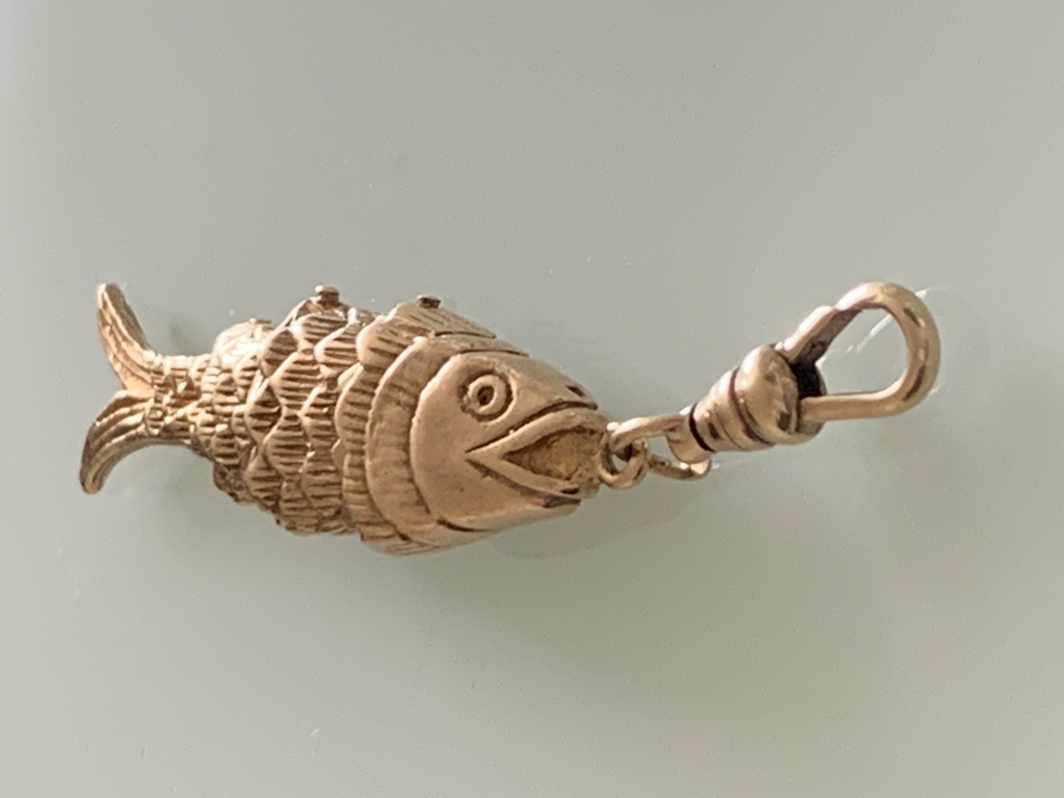 Artikulierter Fisch aus 9 Karat Gold mit Anhängerschließe 4