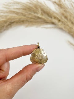 9ct Gold Back & Front Purse Shaped Victorian Floral Paisley Engraved Rare Locket