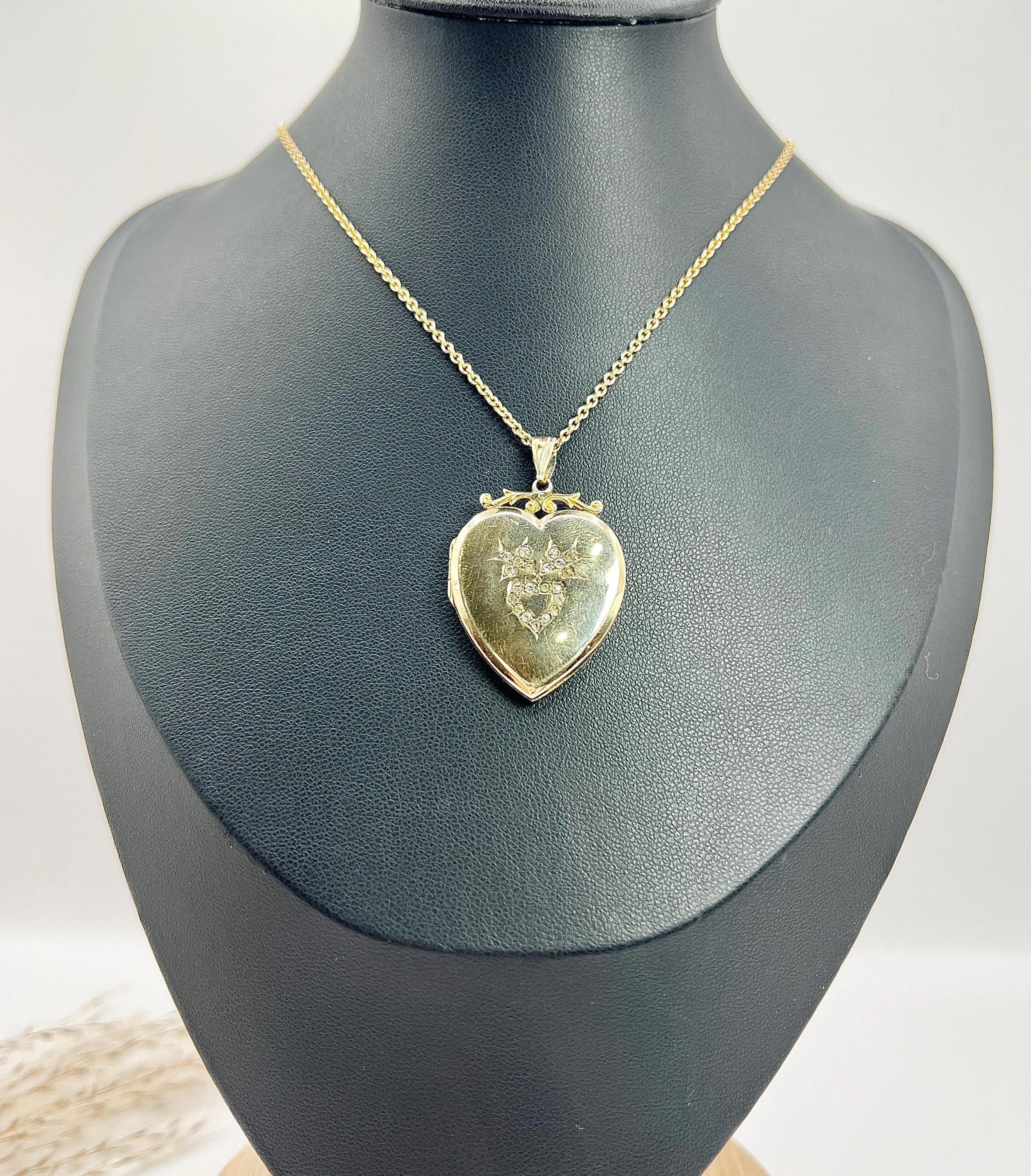 9ct Gold Back & Front Victorian Swallow Engraved Heart Locket  with Paste Stones 6
