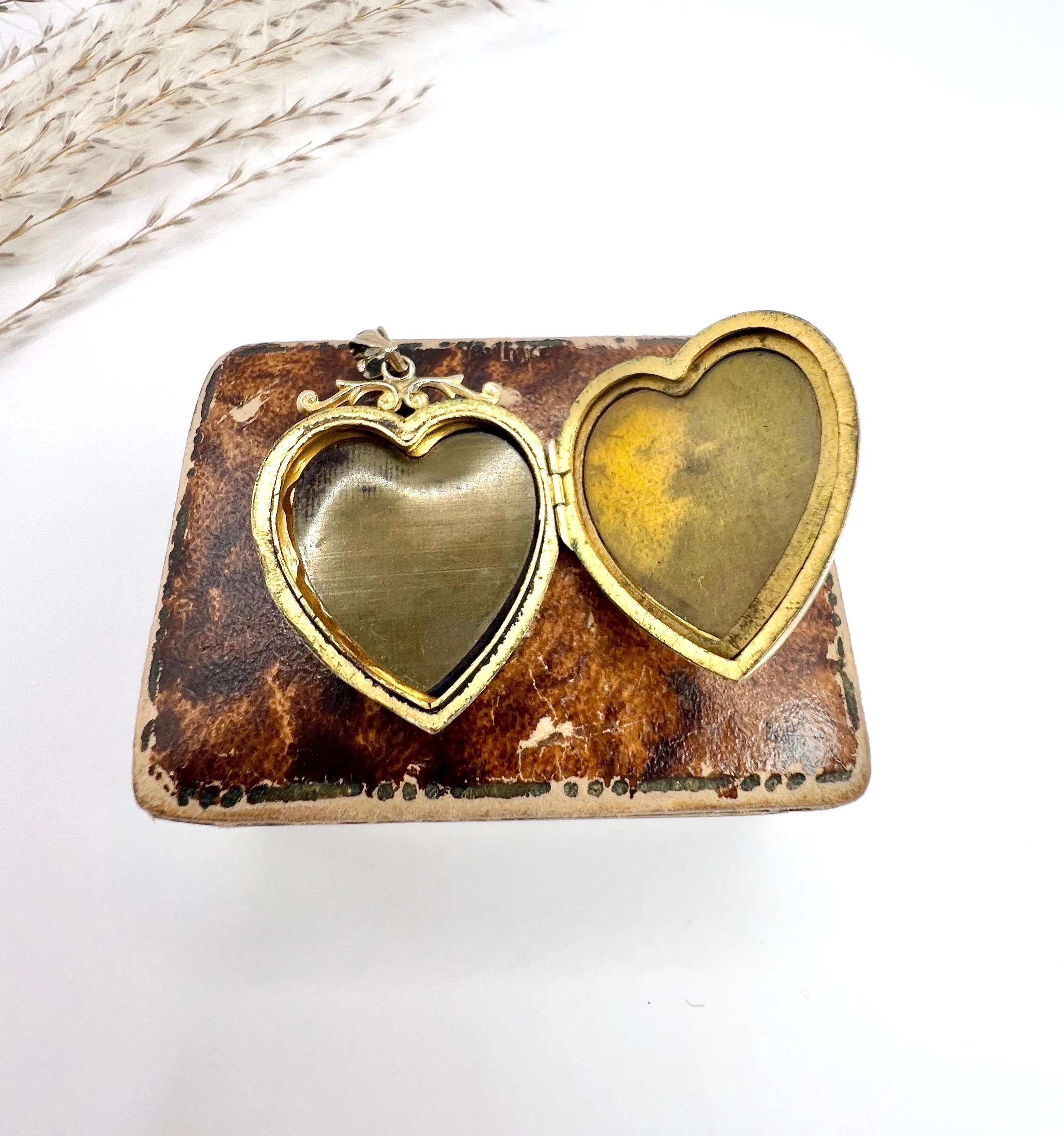 9ct Gold Back & Front Victorian Swallow Engraved Heart Locket  with Paste Stones 1