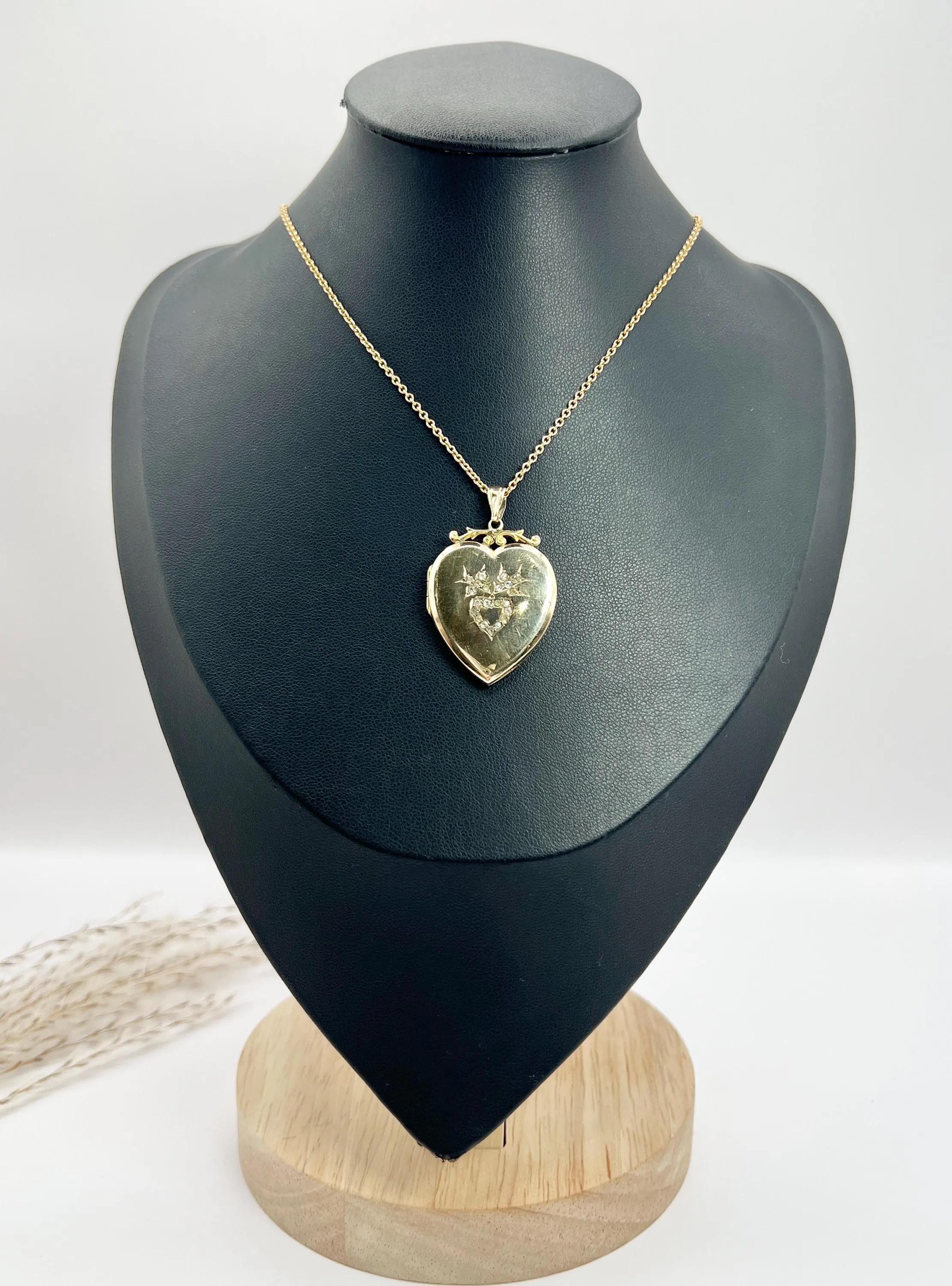 9ct Gold Back & Front Victorian Swallow Engraved Heart Locket  with Paste Stones 4