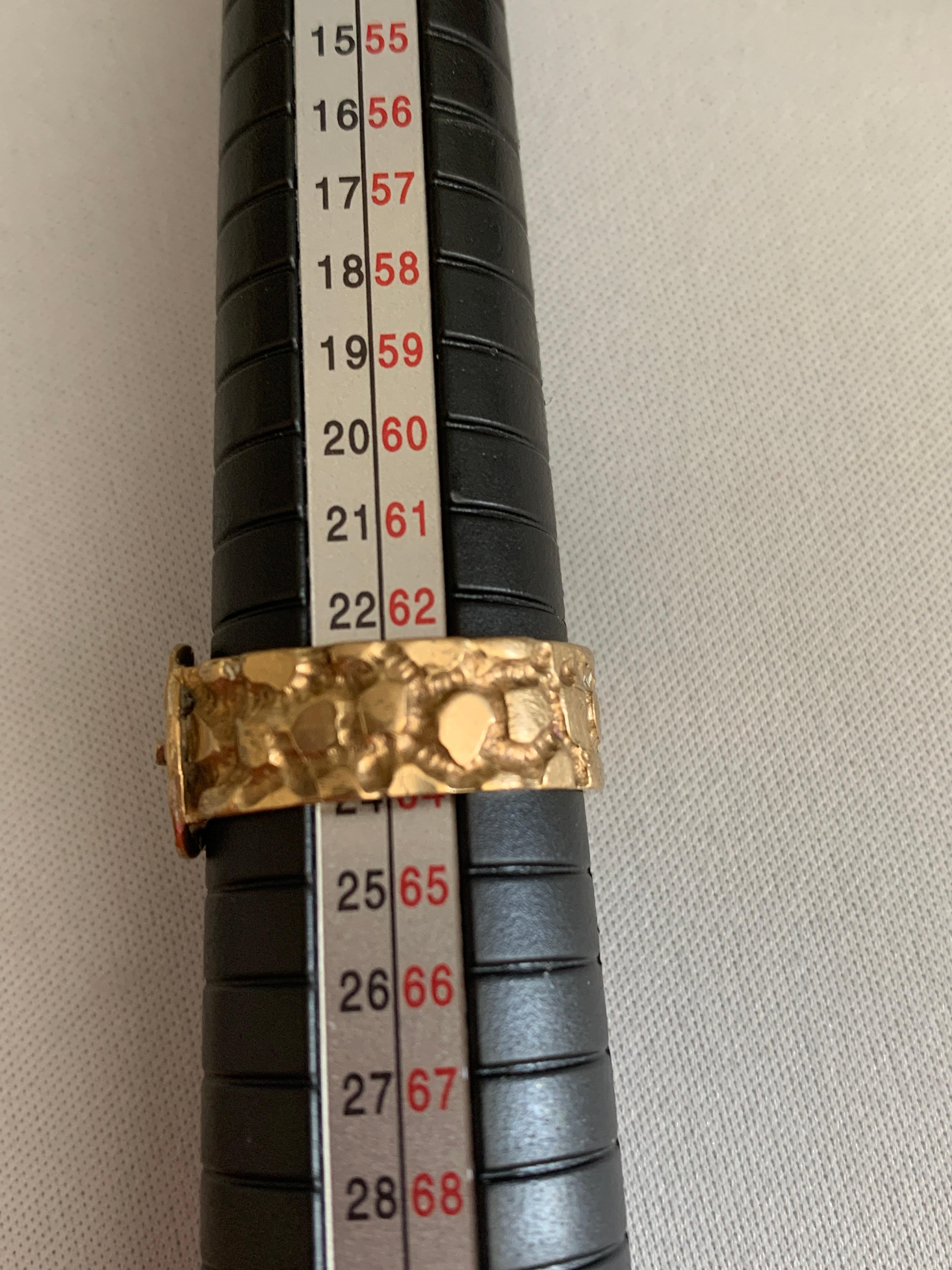 9 Karat Gold Bark Schnalle Diamantbesetzter Ring im Angebot 3
