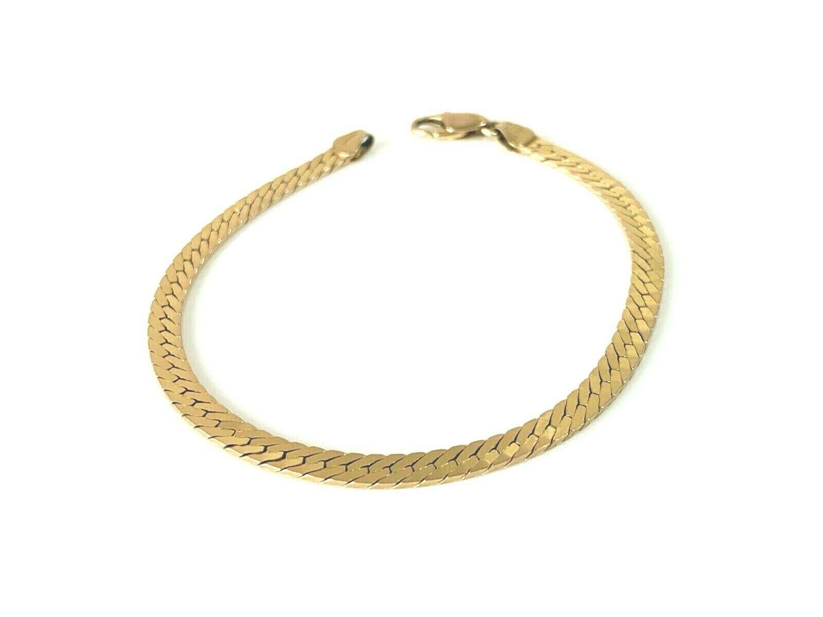 9ct 375 Gold Bracelet
By Italian Goldsmiths Uno Aerre 
Strong bracelet with beautiful strong clasp to match
7.75 Inches in length 
Thickness 4.5mm
Weight 6.39 grammes