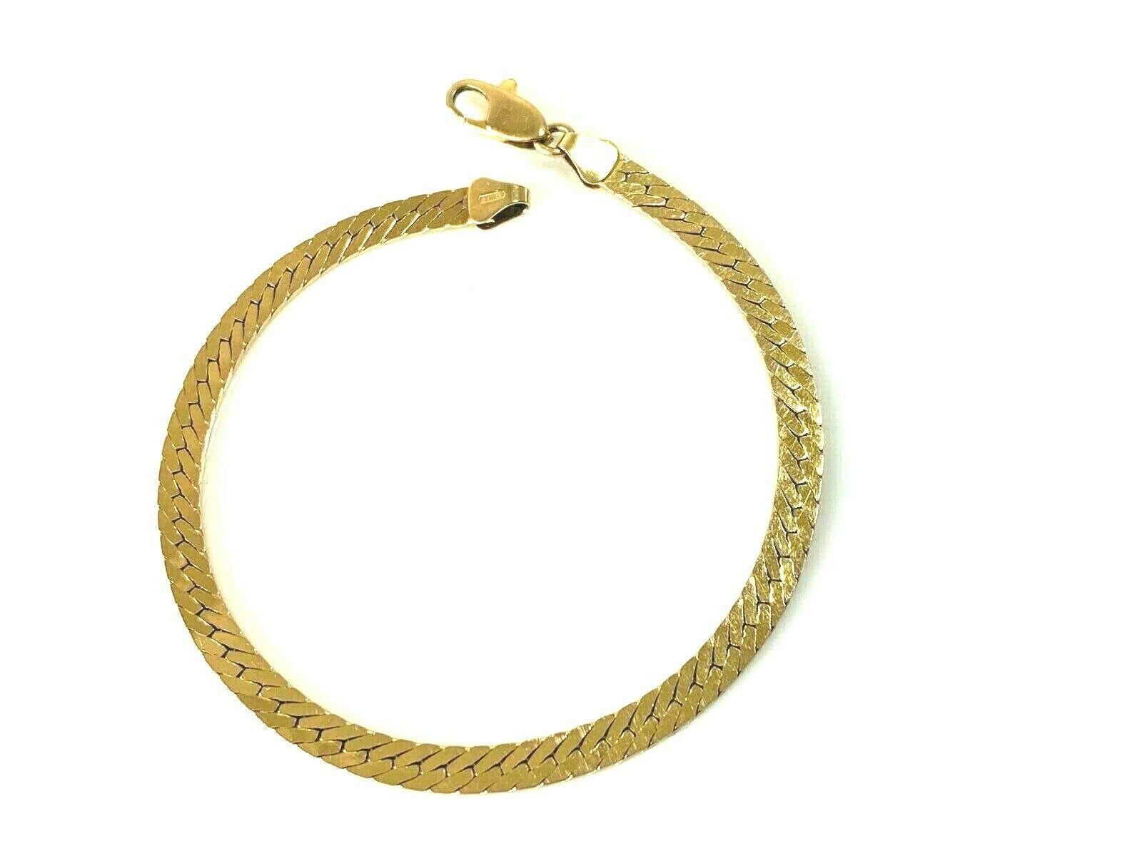 9ct Gold Bracelet by Italian Goldsmiths Unoaerre For Sale 2