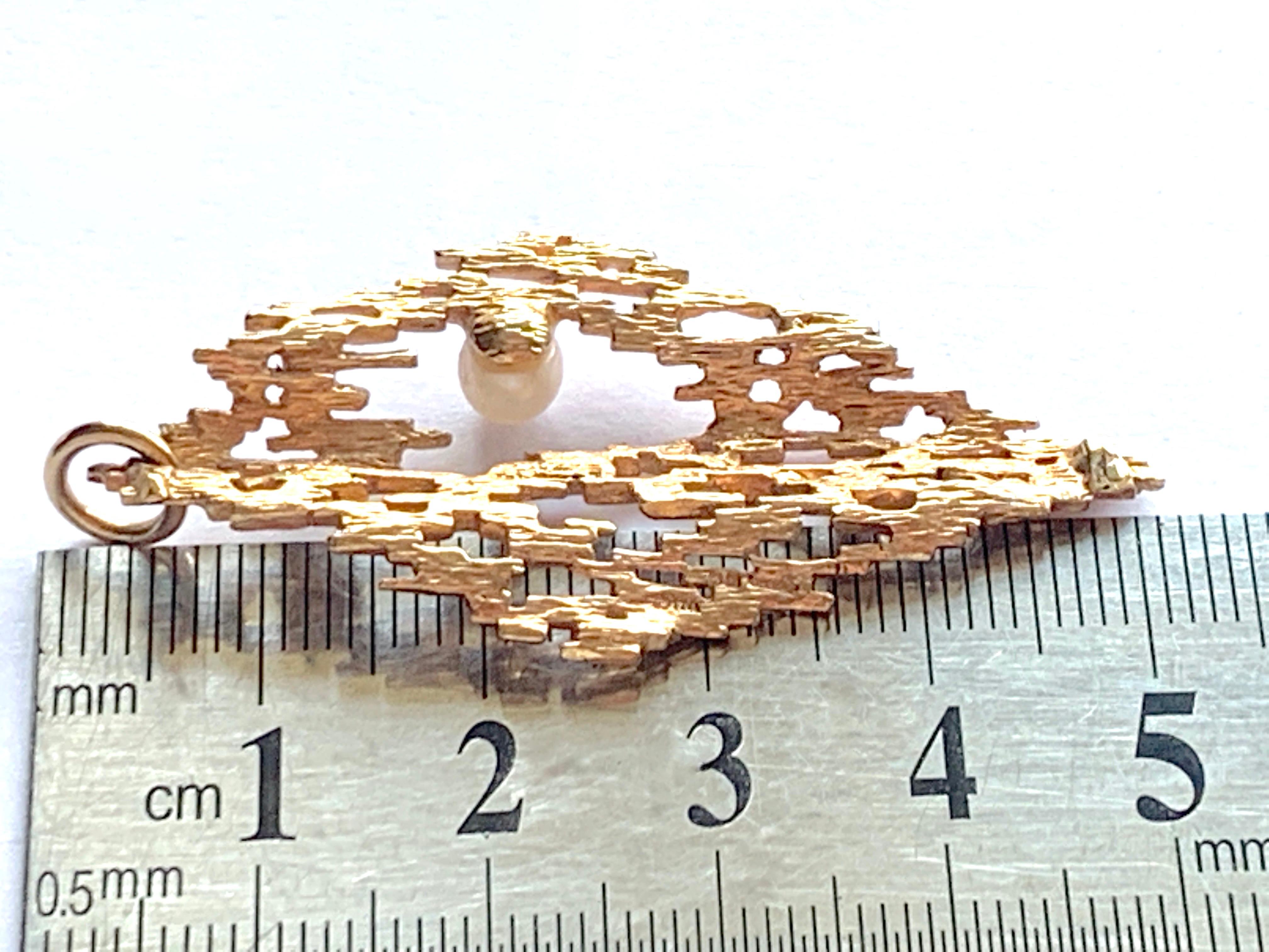 9ct Gold Brutalist design pearl Pendant  4