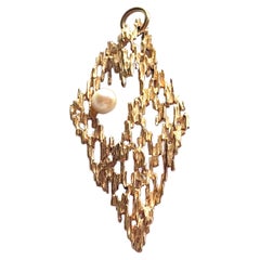 9ct Gold Brutalist design pearl Pendant 