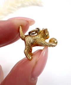 9ct Gold Cat / kitten & Ball Pendant / Bracelet Charm Hallmarked Birmingham 1969