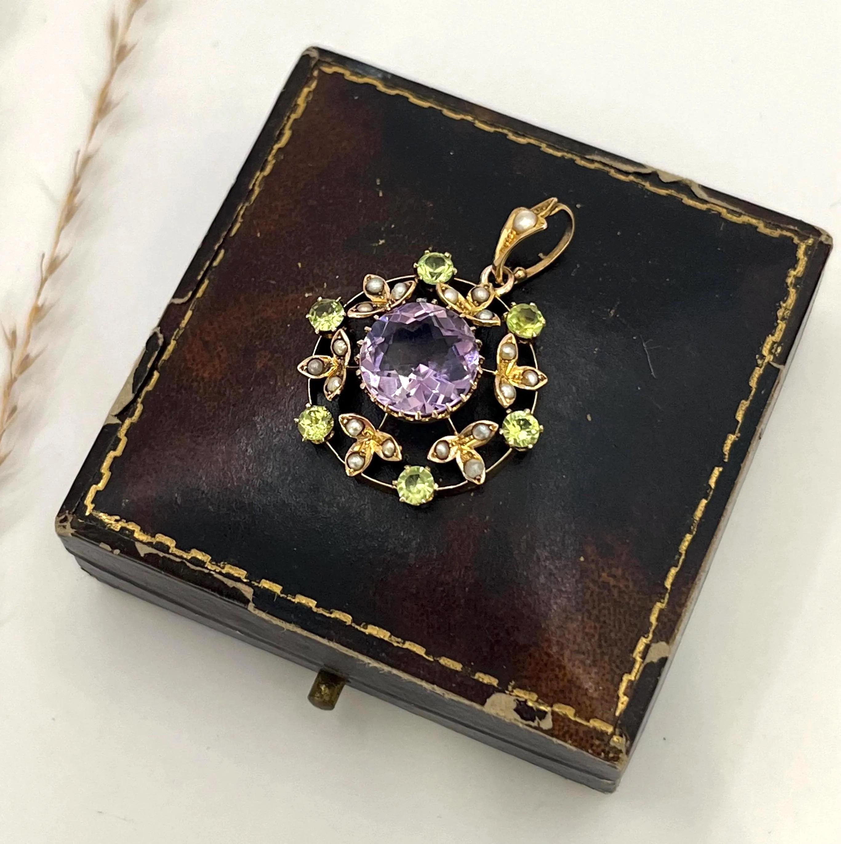 Women's or Men's 9ct Gold, Edwardian Amethyst, Pearl & Peridot Suffragette Pendant, Circa 1910 For Sale