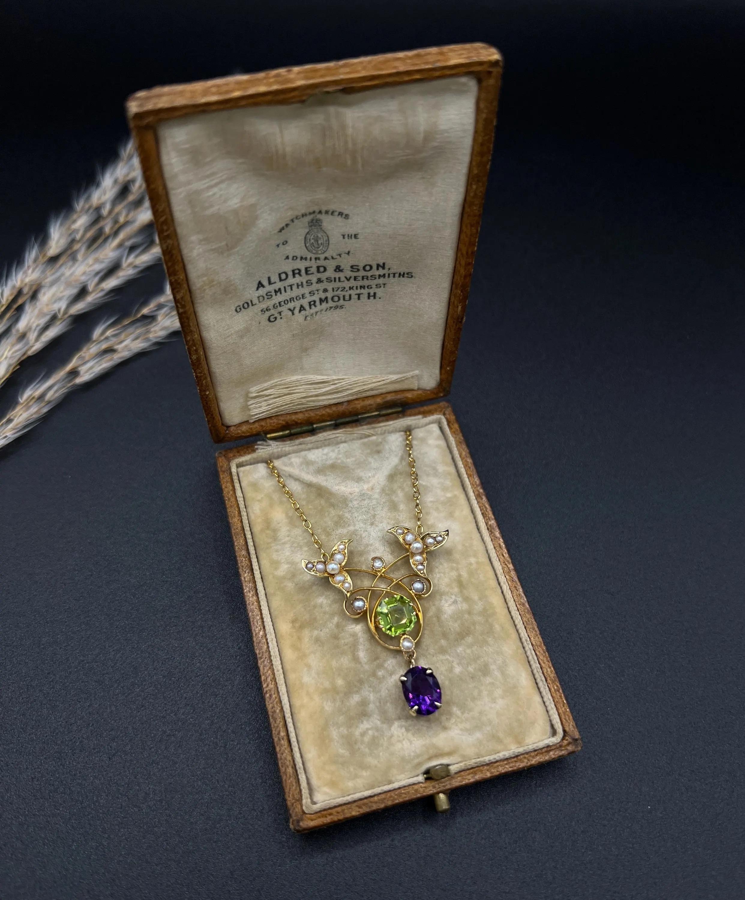 Pendentif Suffragette en or 9ct de l'époque édouardienne, avec améthyste, péridot et grain de beauté  Collier Bon état - En vente à Brighton, GB