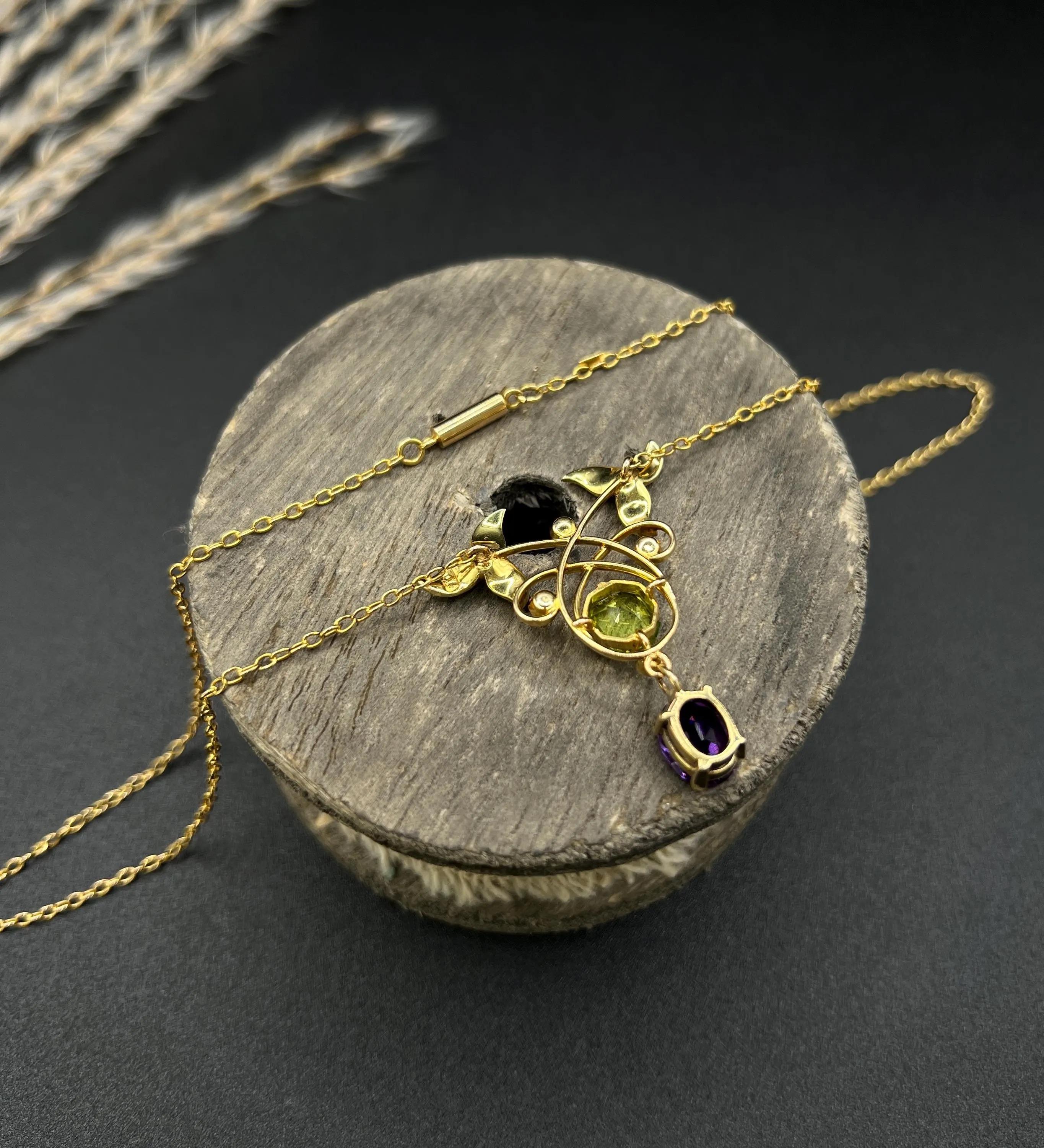Pendentif Suffragette en or 9ct de l'époque édouardienne, avec améthyste, péridot et grain de beauté  Collier en vente 3