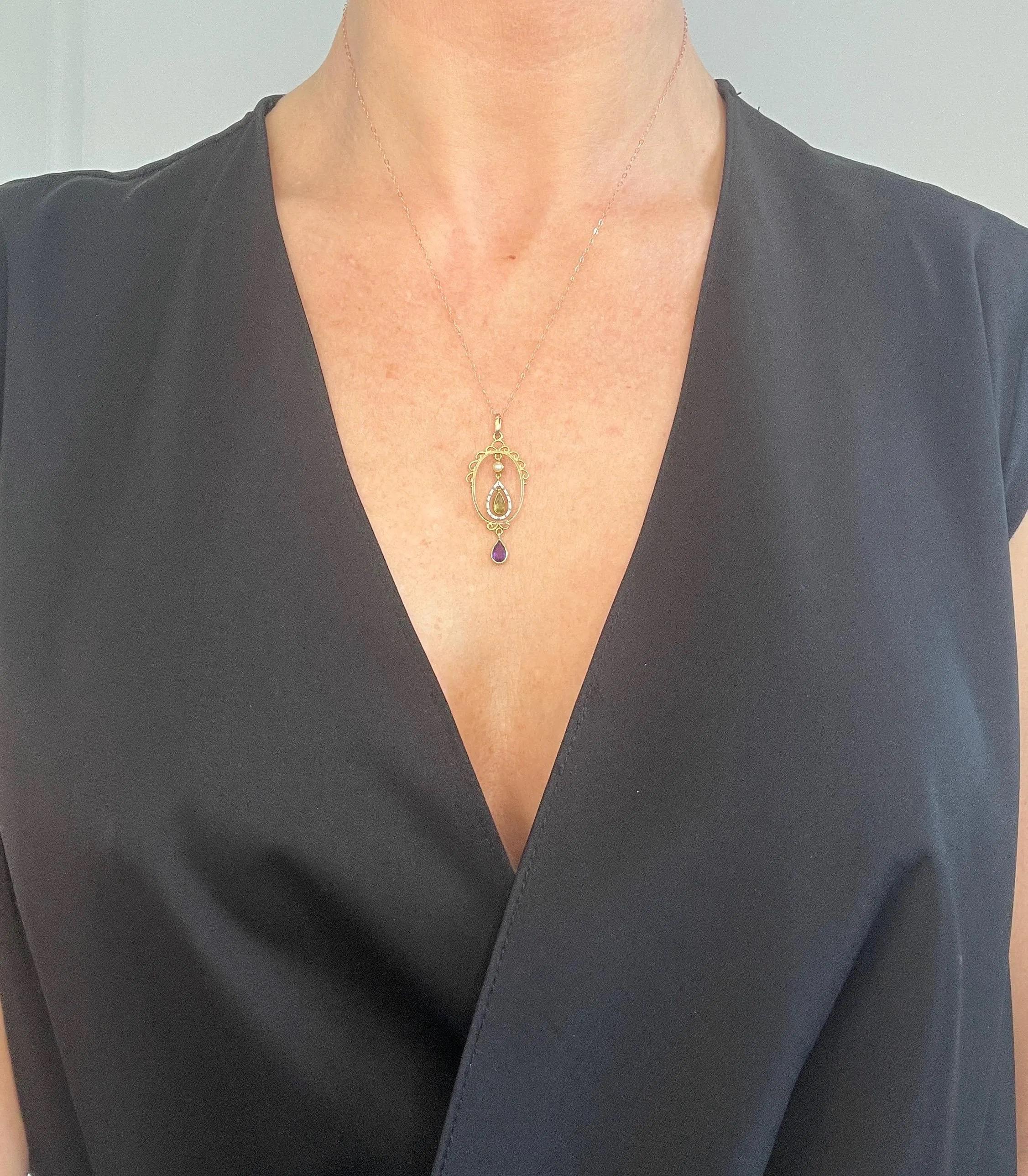 Taille poire Pendentif Suffragette en or 9ct, de style édouardien, en améthyste, péridot, perles de rocaille et émail en vente