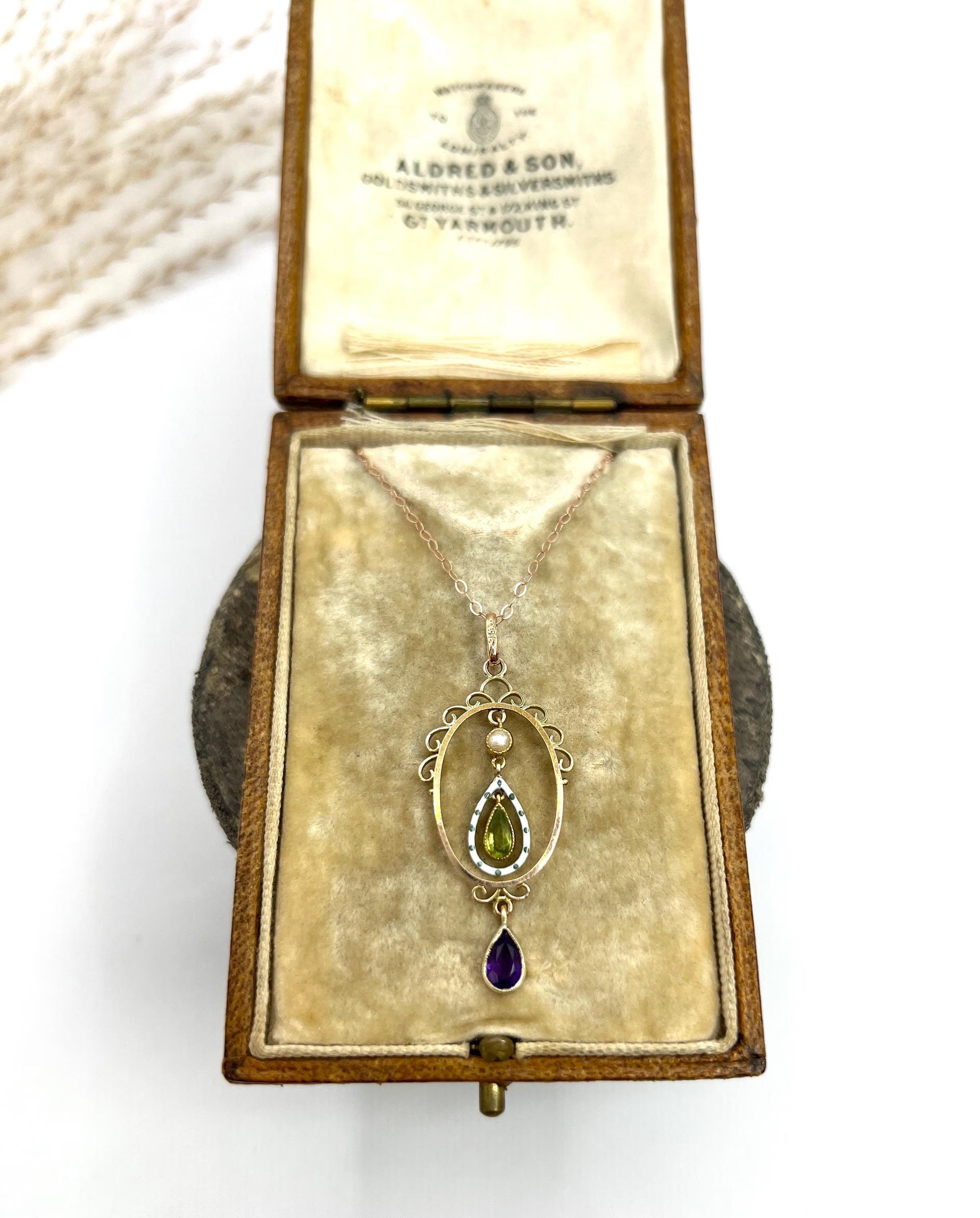 Pendentif Suffragette en or 9ct, de style édouardien, en améthyste, péridot, perles de rocaille et émail en vente 1