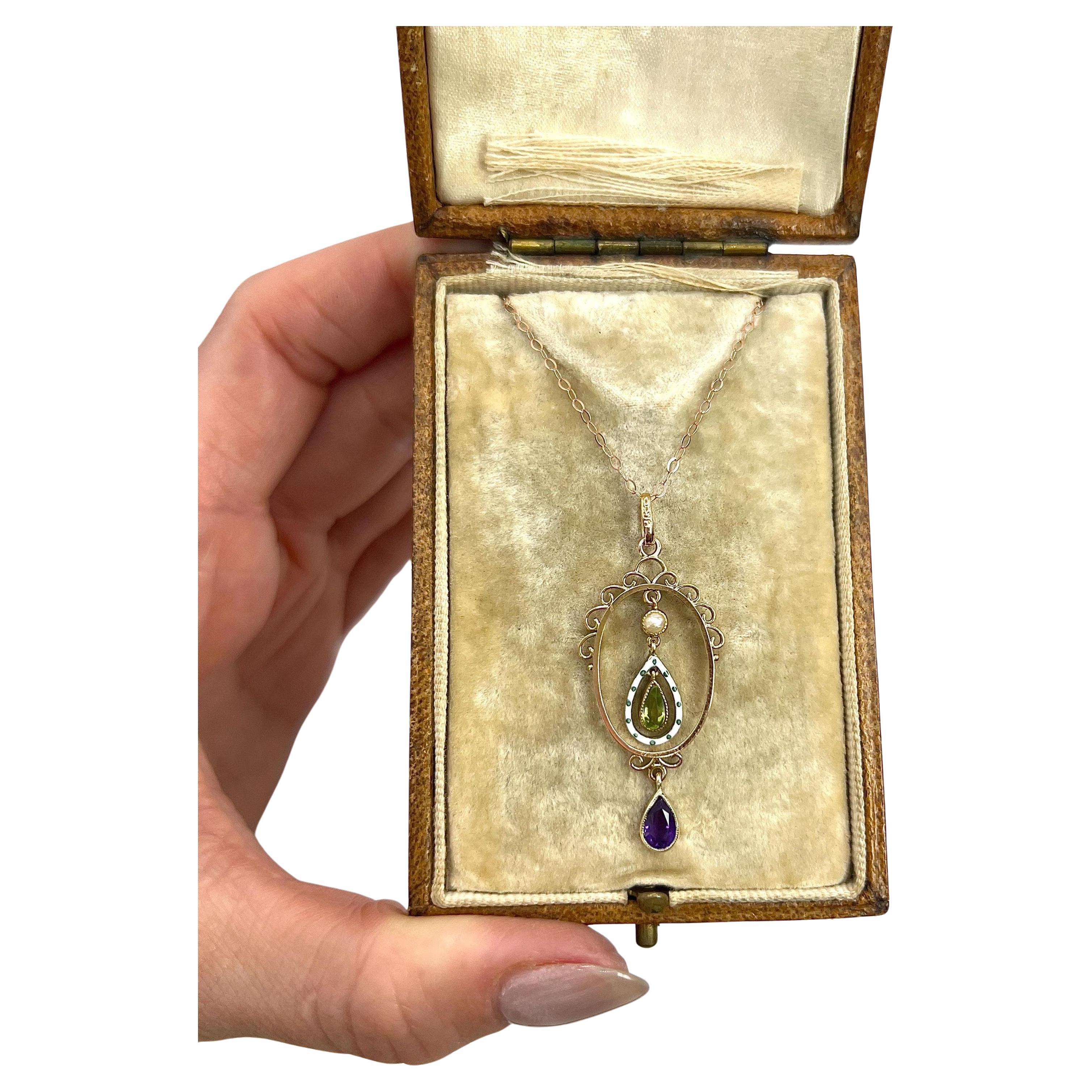 Colgante Sufragista Edwardiano de Oro de 9 ct con Amatista, Peridoto, Perlas y Esmalte