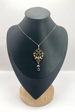 Collana con ciondolo Suffragette in oro 9ct, ametista, peridoto e perle di semi di epoca edoardiana