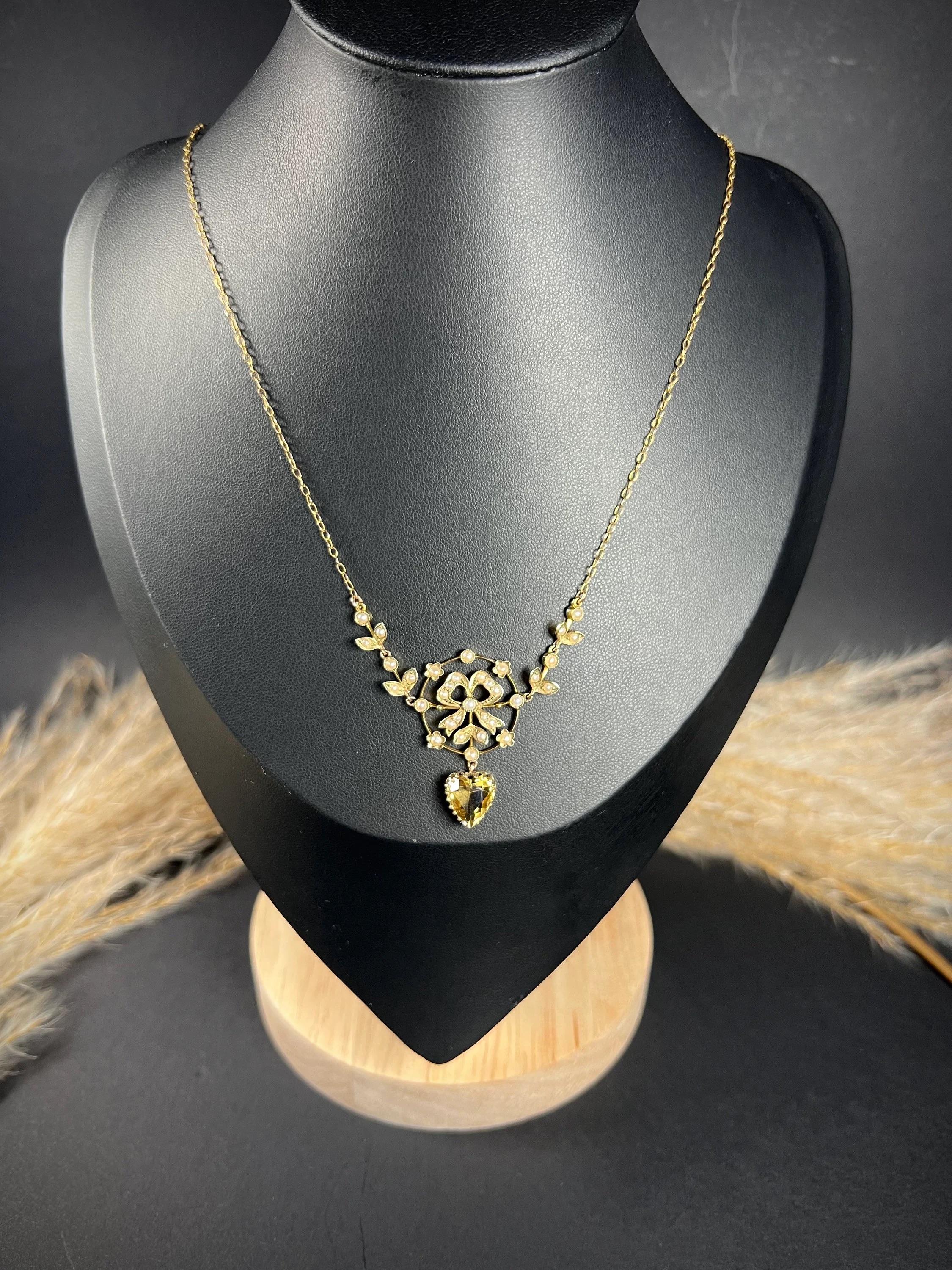 9ct Gold Edwardian Citrine Heart Necklace With Delicate Seed Pearl Set Bow In Good Condition In Brighton, GB