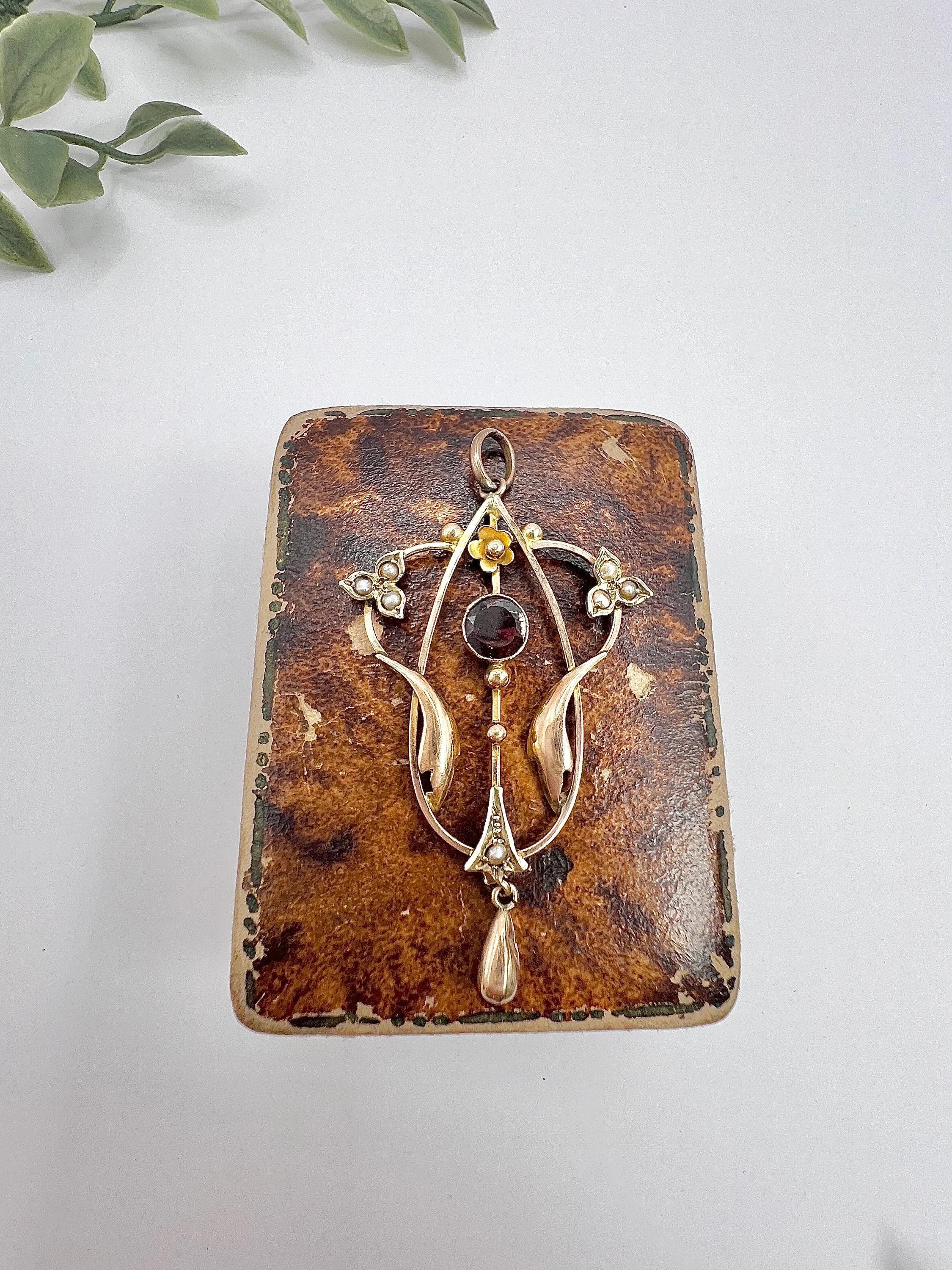 Pendentif édouardien en or 9 carats, perles naturelles et goutte d'eau Unisexe en vente