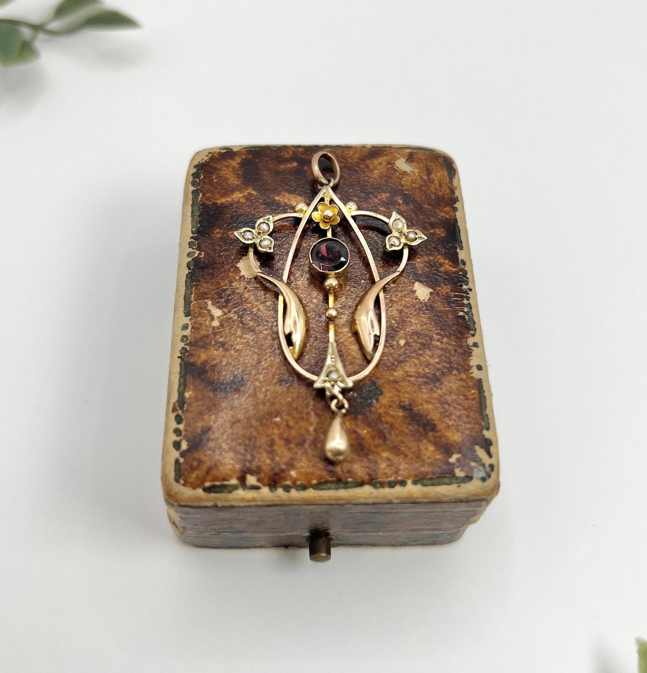 Pendentif édouardien en or 9 carats, perles naturelles et goutte d'eau en vente 1