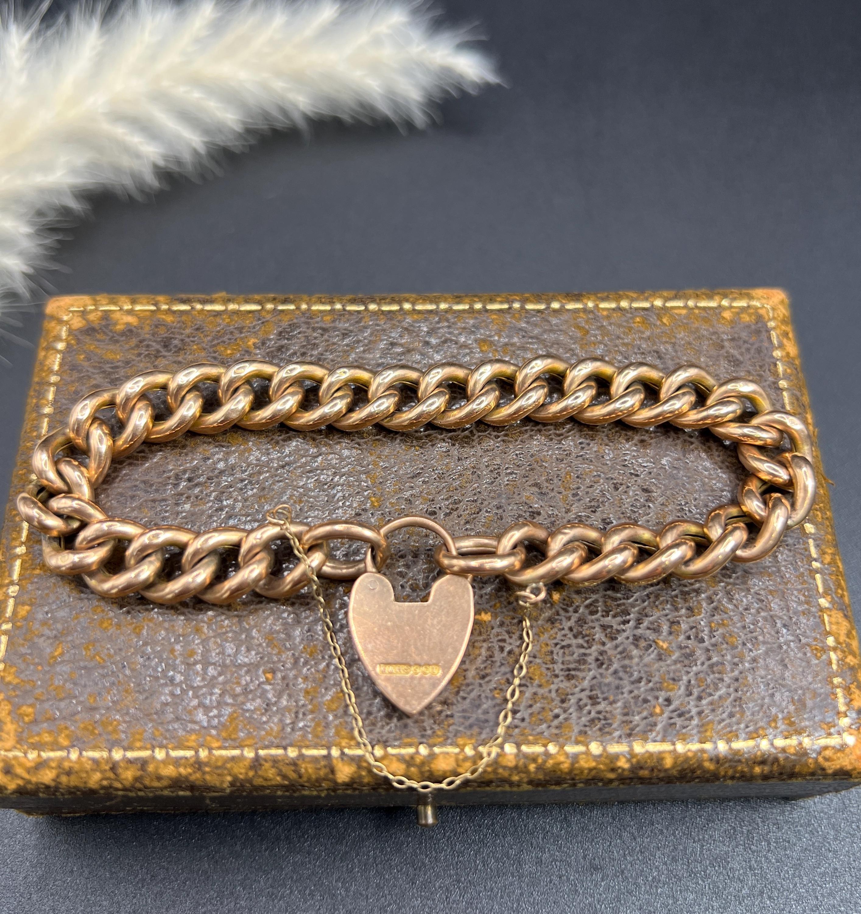 9ct Gold Edwardian Night & Day Floral Patterned Curb Bracelet with Heart Padlock en Bueno estado para la venta en Brighton, GB