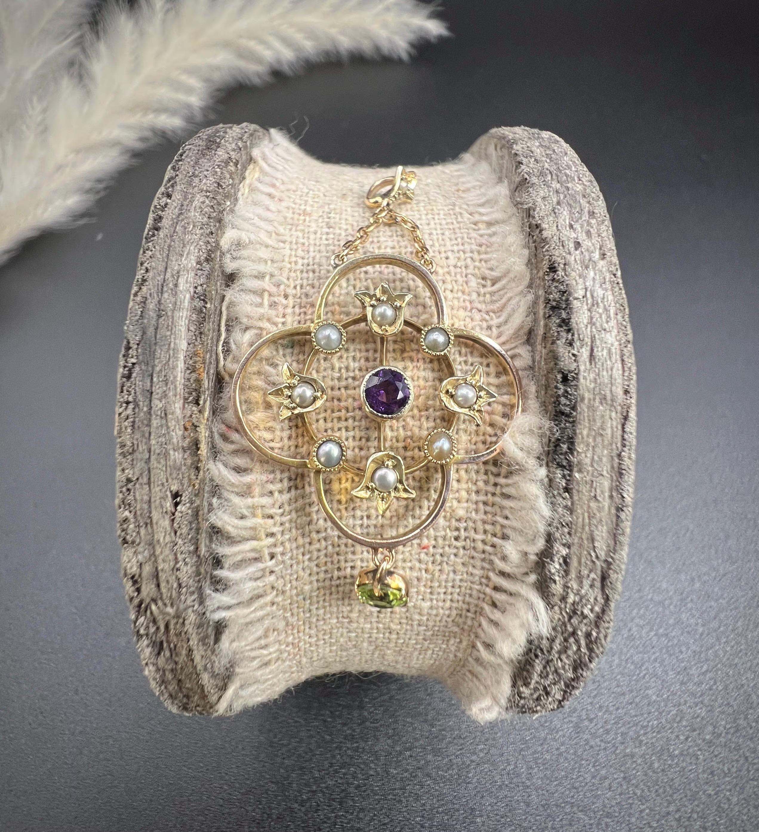 da uomo o donna 9ct Gold, Edwardian Suffragette Pendant set with Amethyst, Peridot & Seed Pearls in vendita