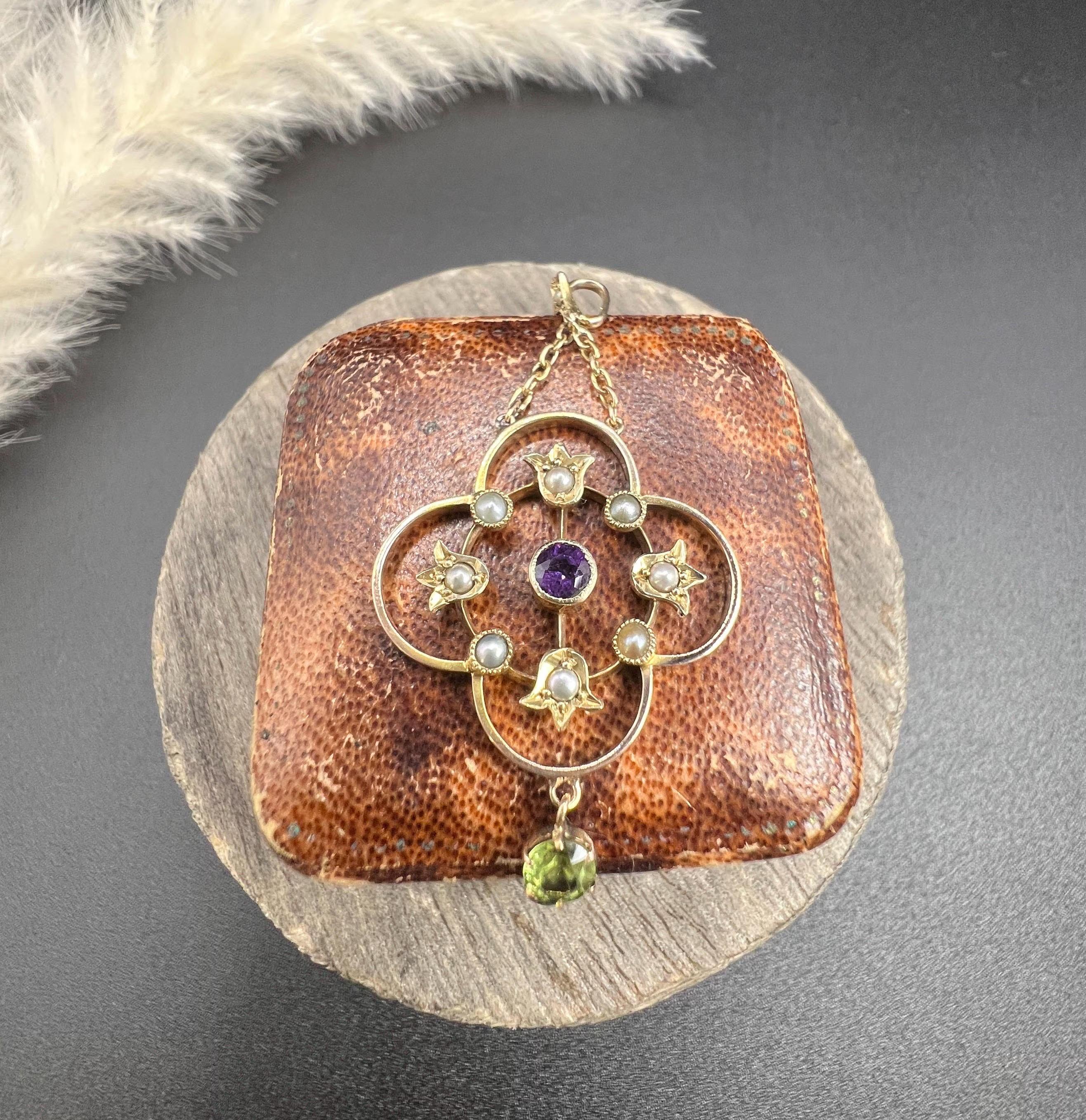 9ct Gold, Edwardian Suffragette Pendant set with Amethyst, Peridot & Seed Pearls in vendita 1
