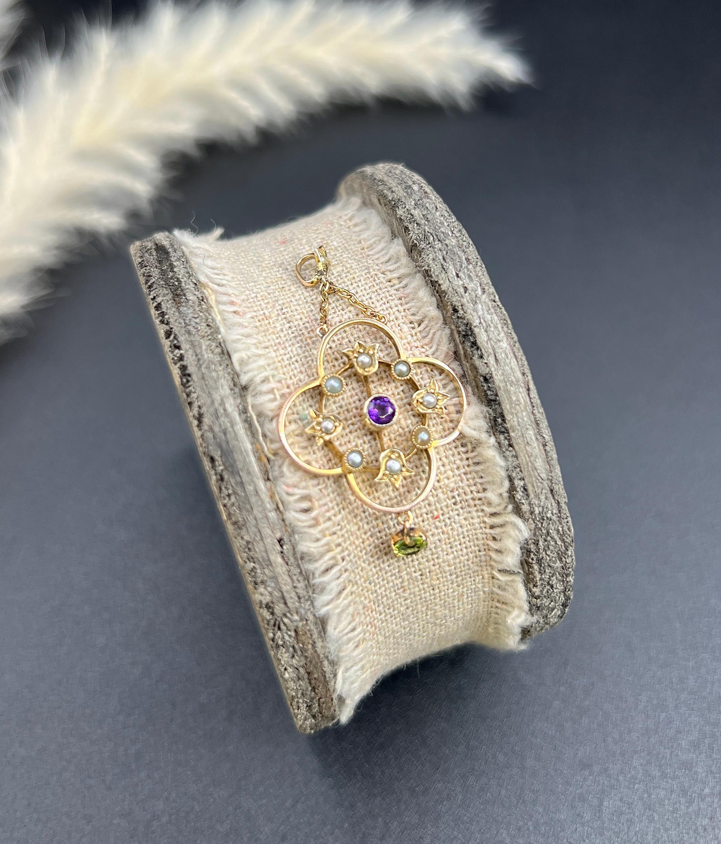 9ct Gold, Edwardian Suffragette Pendant set with Amethyst, Peridot & Seed Pearls in vendita 3